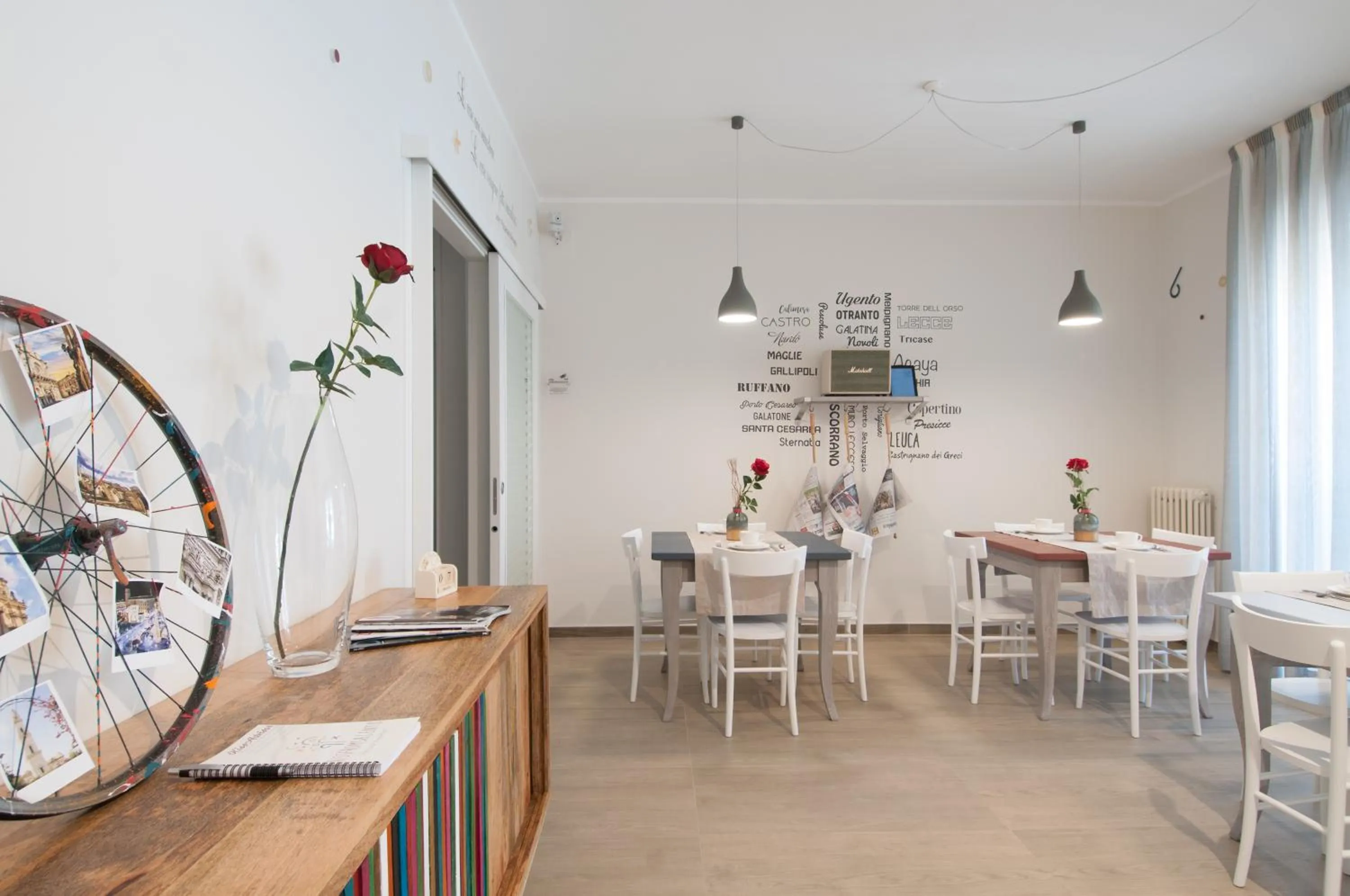 Communal lounge/ TV room in KissfromSalento B&B+Bike