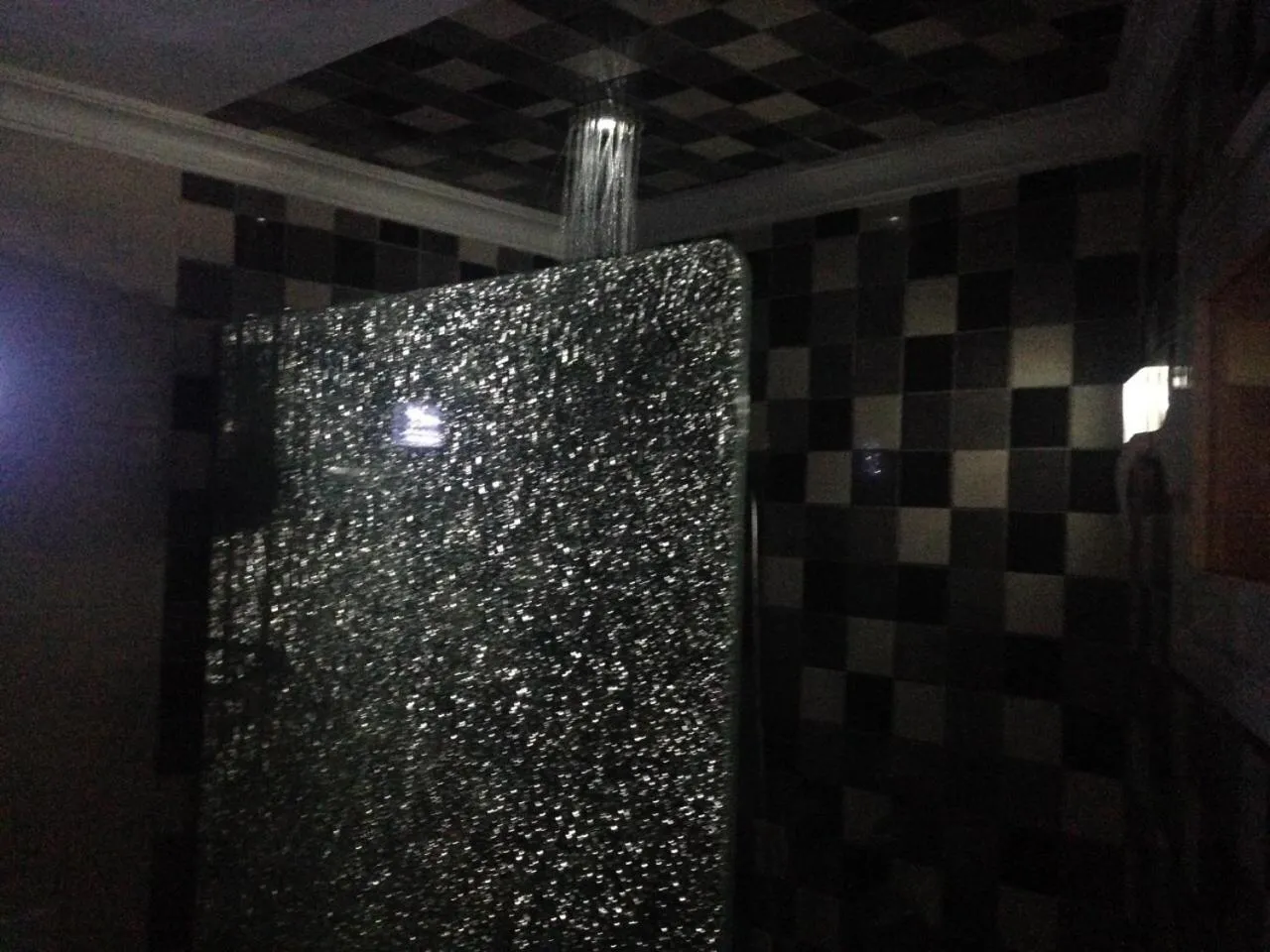 Shower in Los Geranios