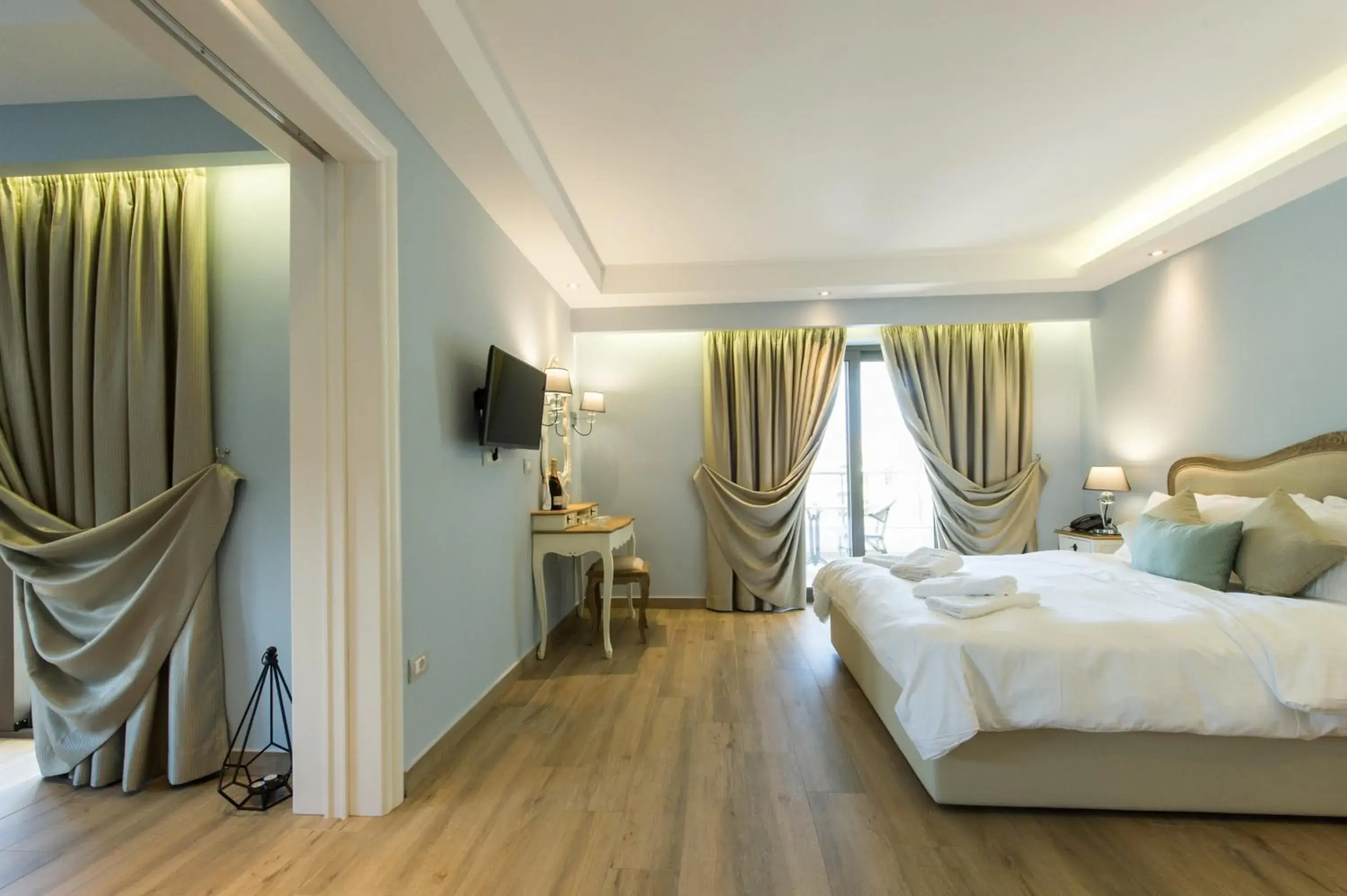 Two Space Suite in Adams Hotel Two Space Suite in Adams Hotel