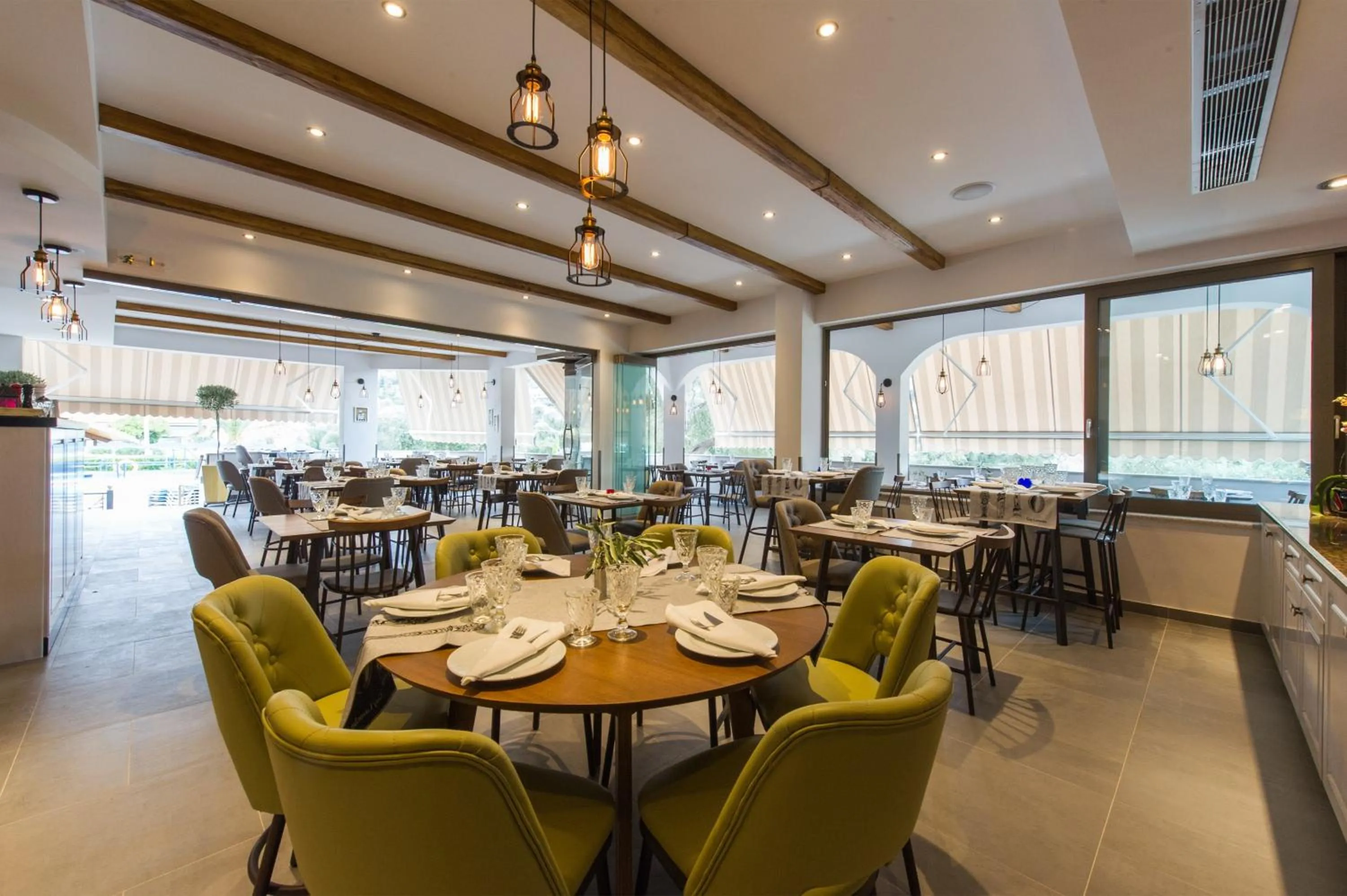 Restaurant/places to eat in Adams Hotel