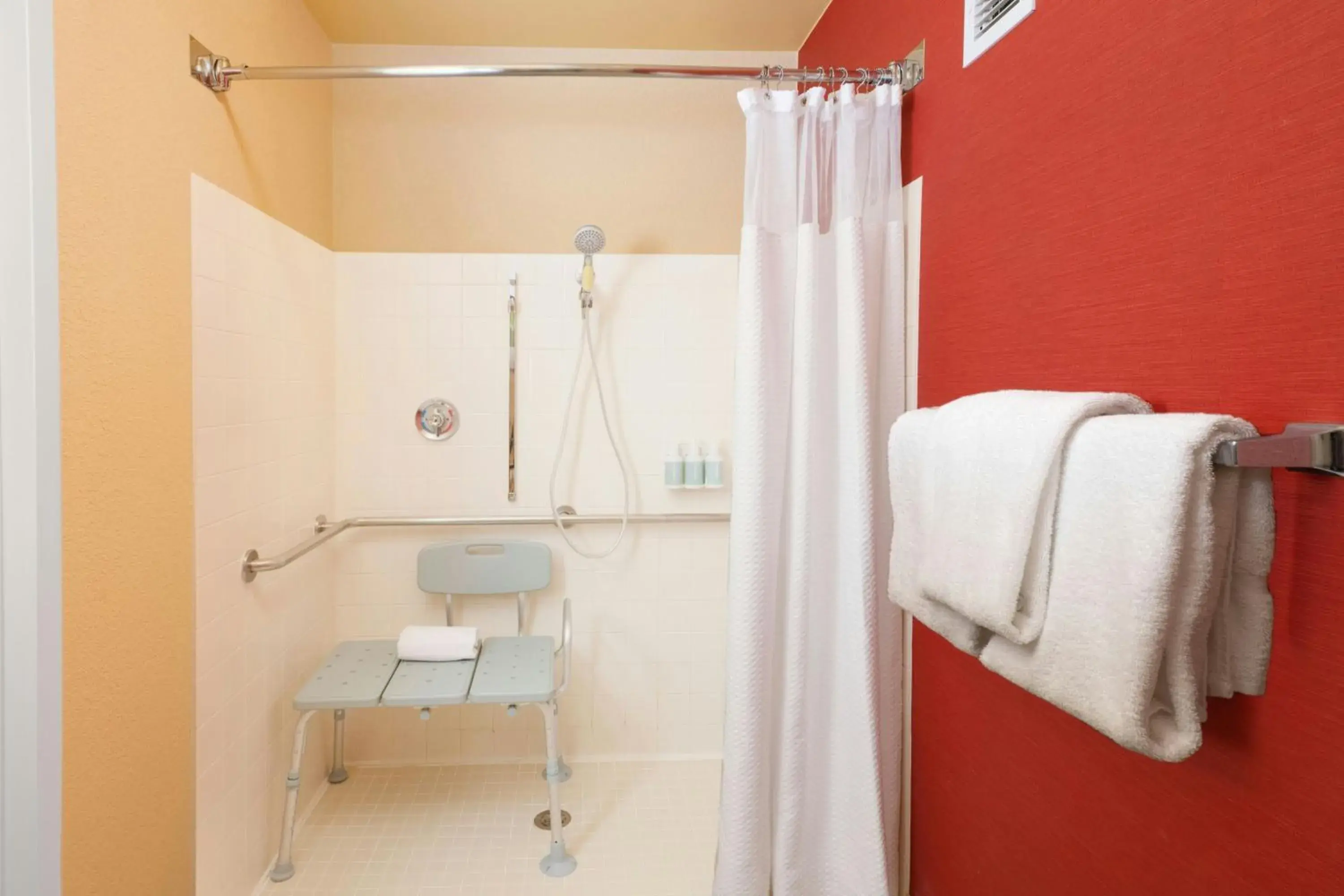 Double Room with Two Double Beds and Adapted Tub - Mobility and Hearing Accessible in Courtyard Costa Mesa South Coast Metro Double Room with Two Double Beds and Adapted Tub - Mobility and Hearing Accessible in Courtyard Costa Mesa South Coast Metro