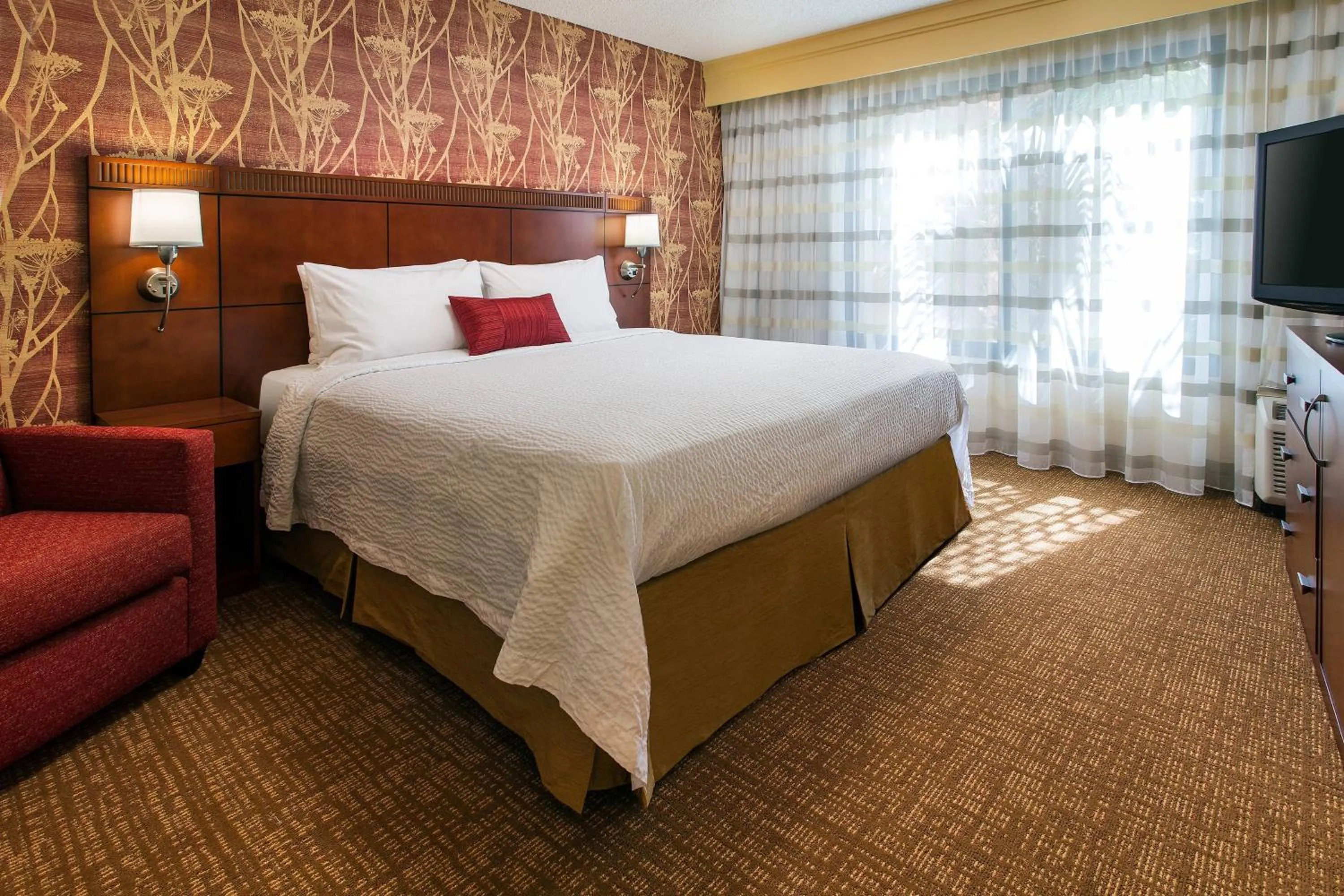 Photo of the whole room, Bed in Courtyard Costa Mesa South Coast Metro