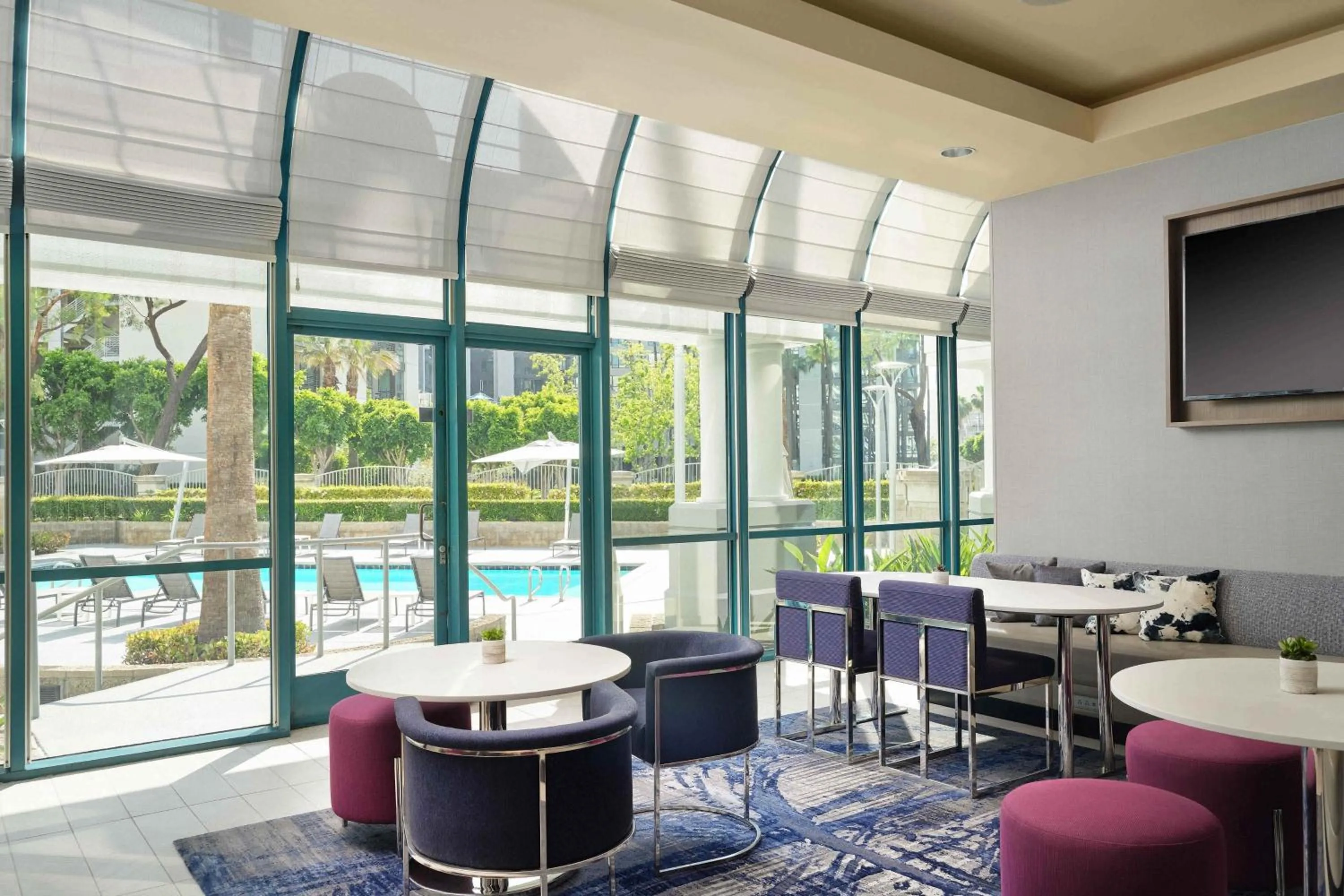 Swimming pool in Costa Mesa Marriott