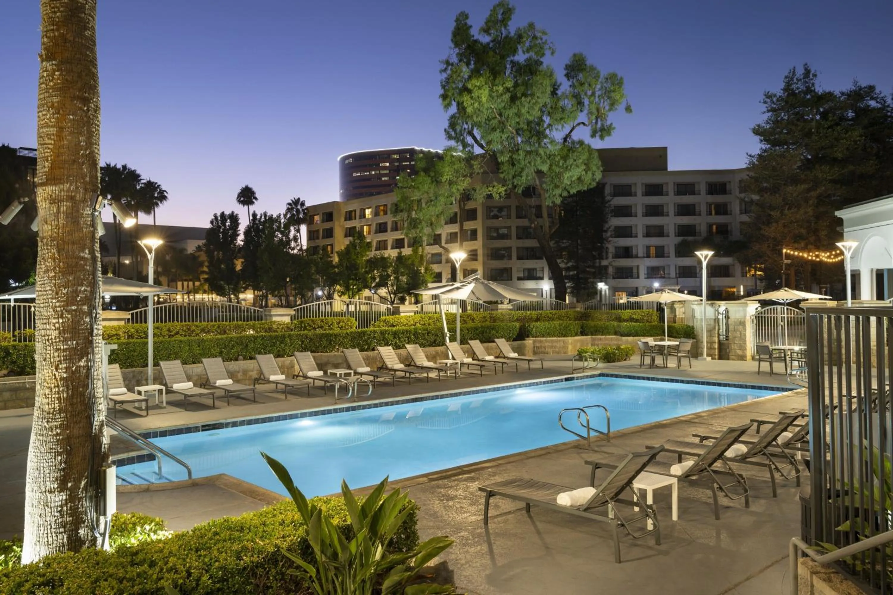 Swimming pool in Costa Mesa Marriott