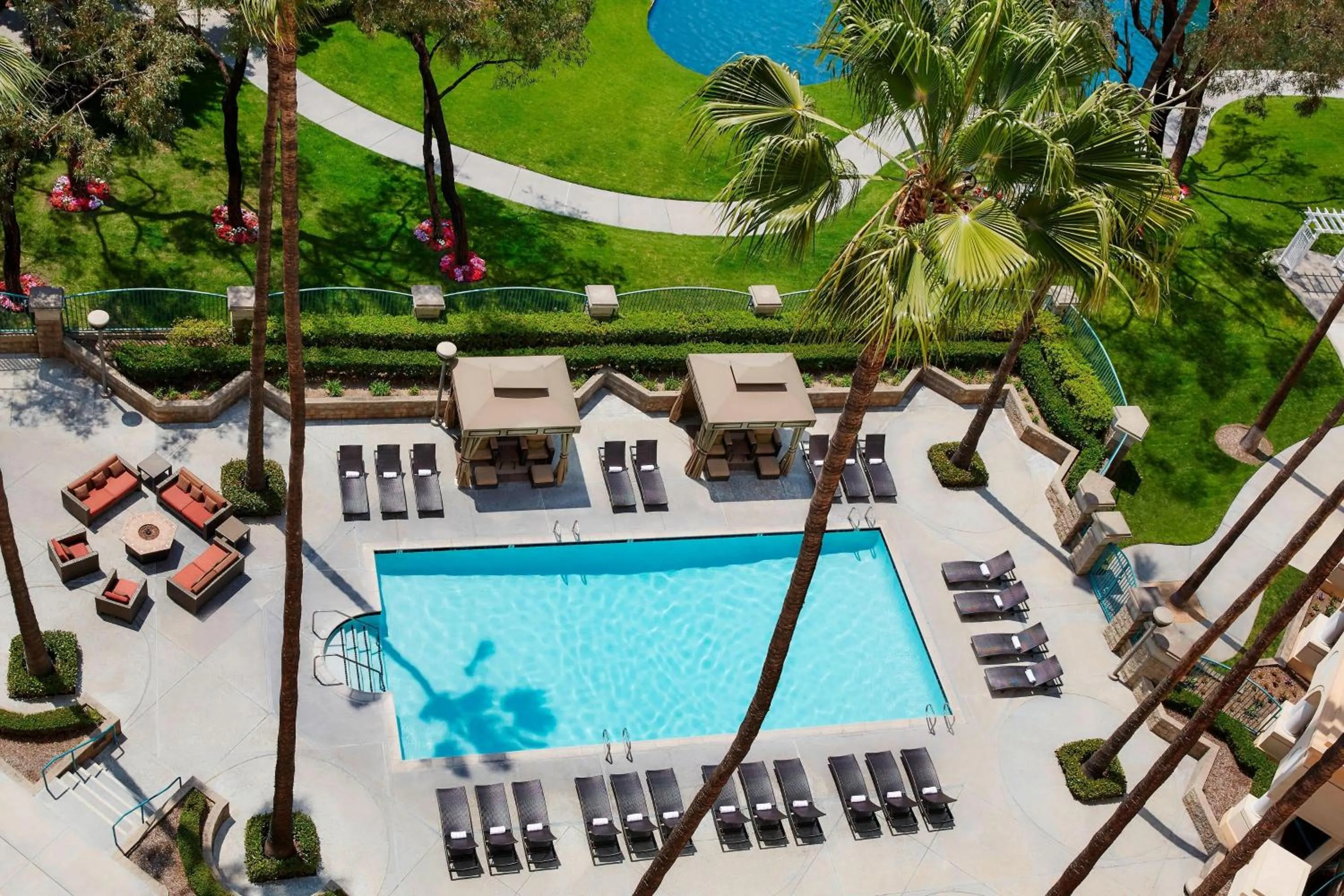 Swimming pool in Costa Mesa Marriott
