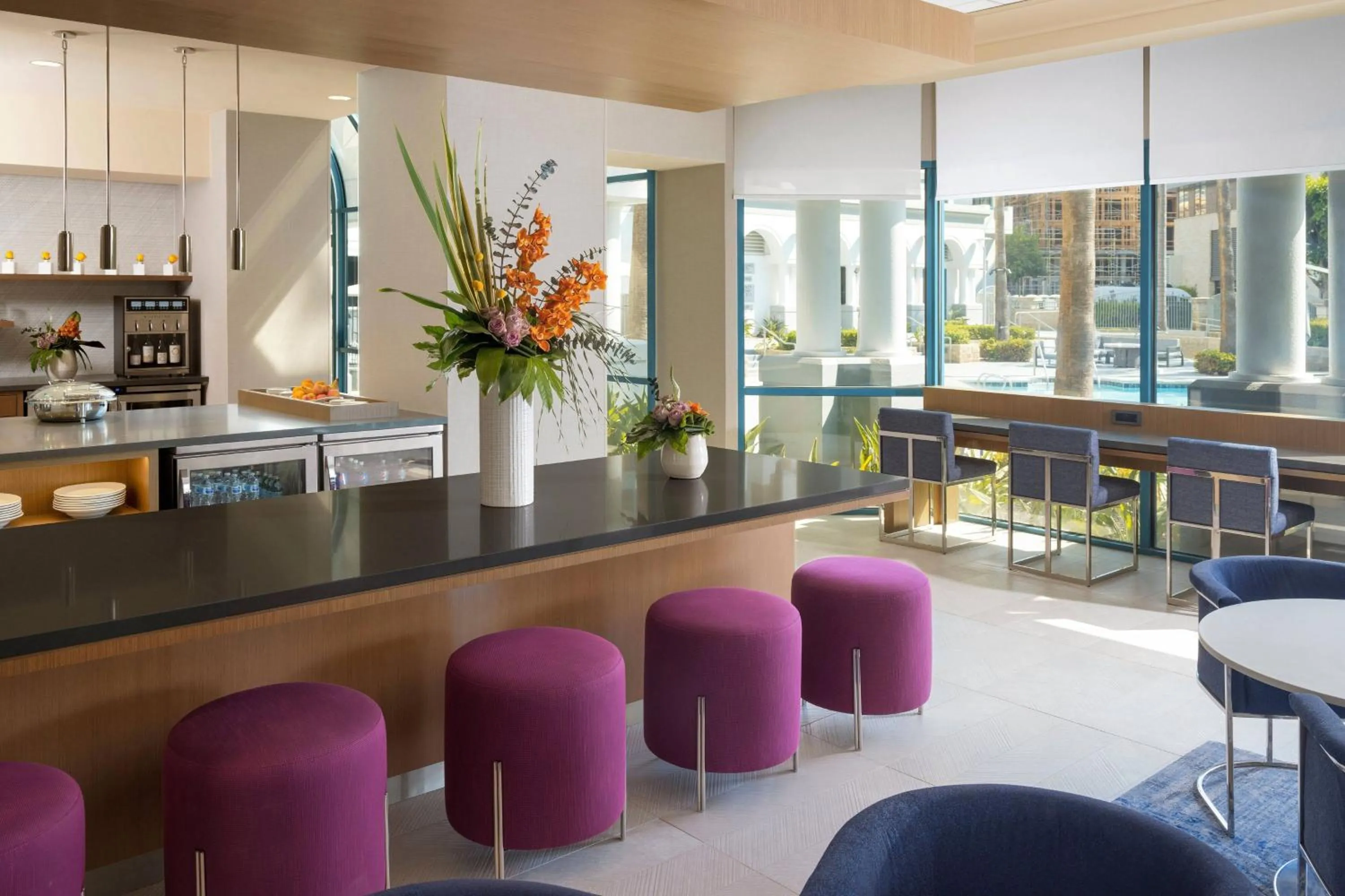 Lounge or bar in Costa Mesa Marriott