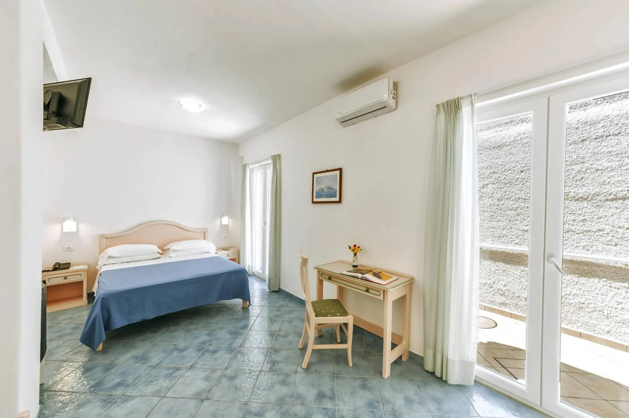 Bathroom, Bed in Hotel Villa D'Orta