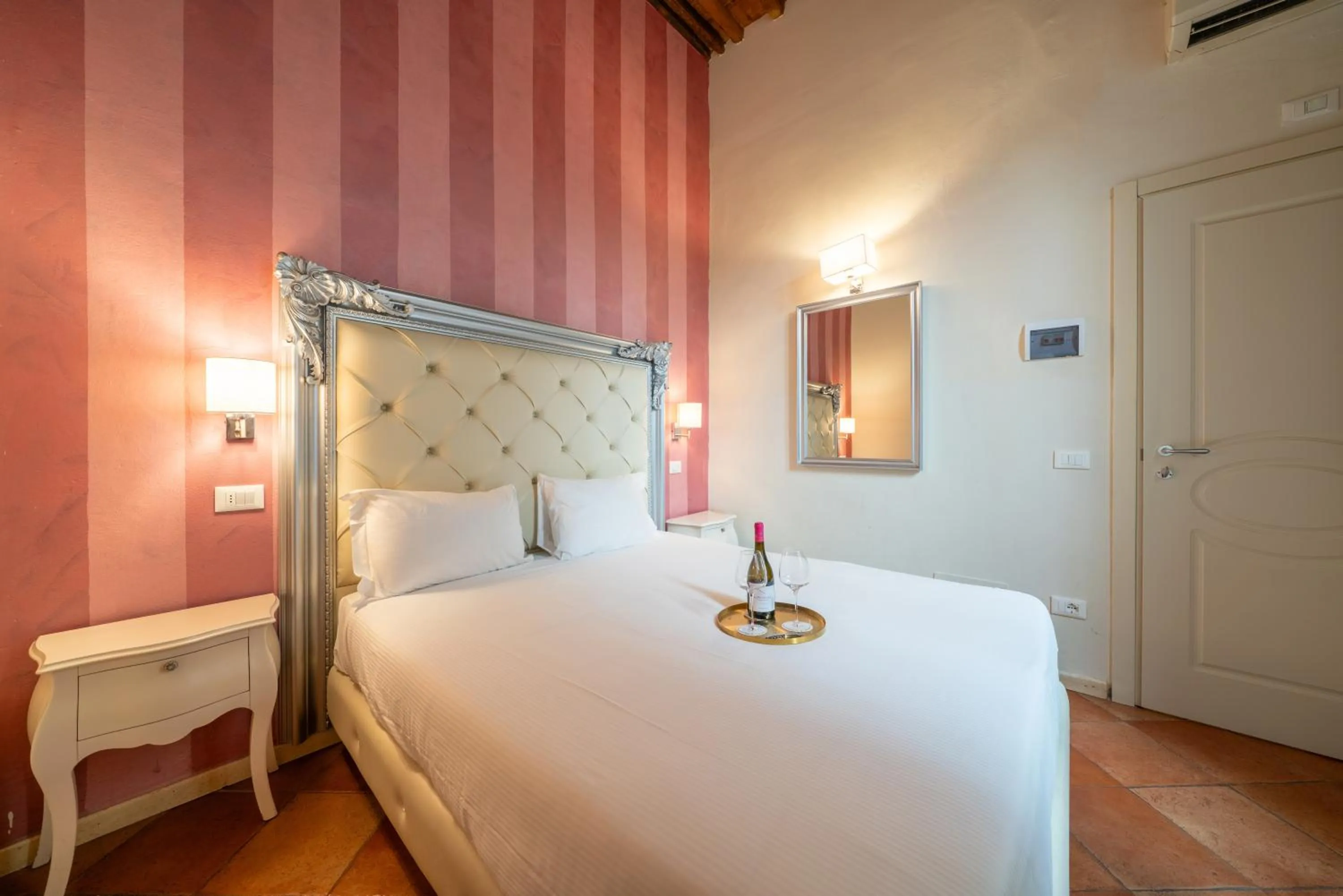 Bedroom, Bed in Residenza Conte di Cavour & Rooftop - dBe Hotels
