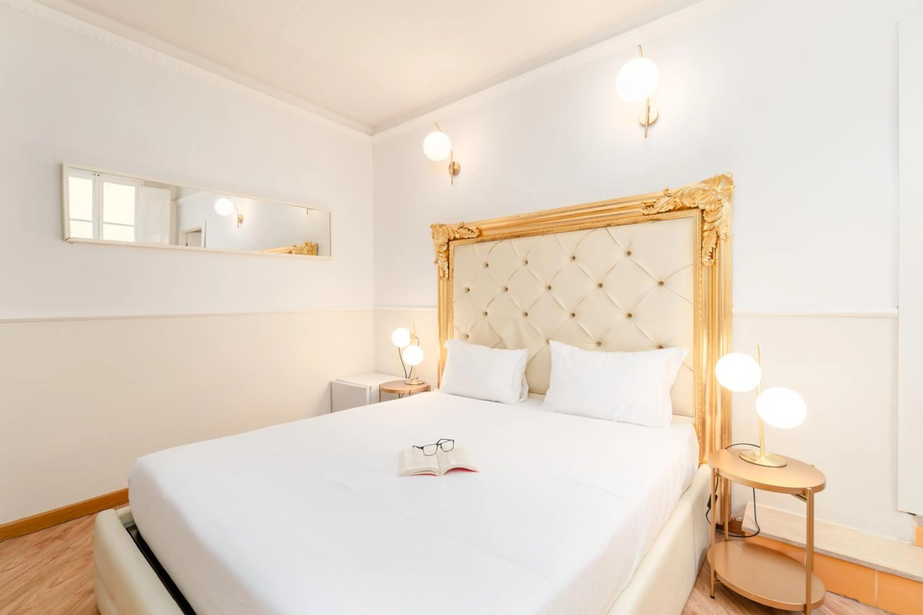 Bedroom, Bed in Residenza Conte di Cavour & Rooftop - dBe Hotels