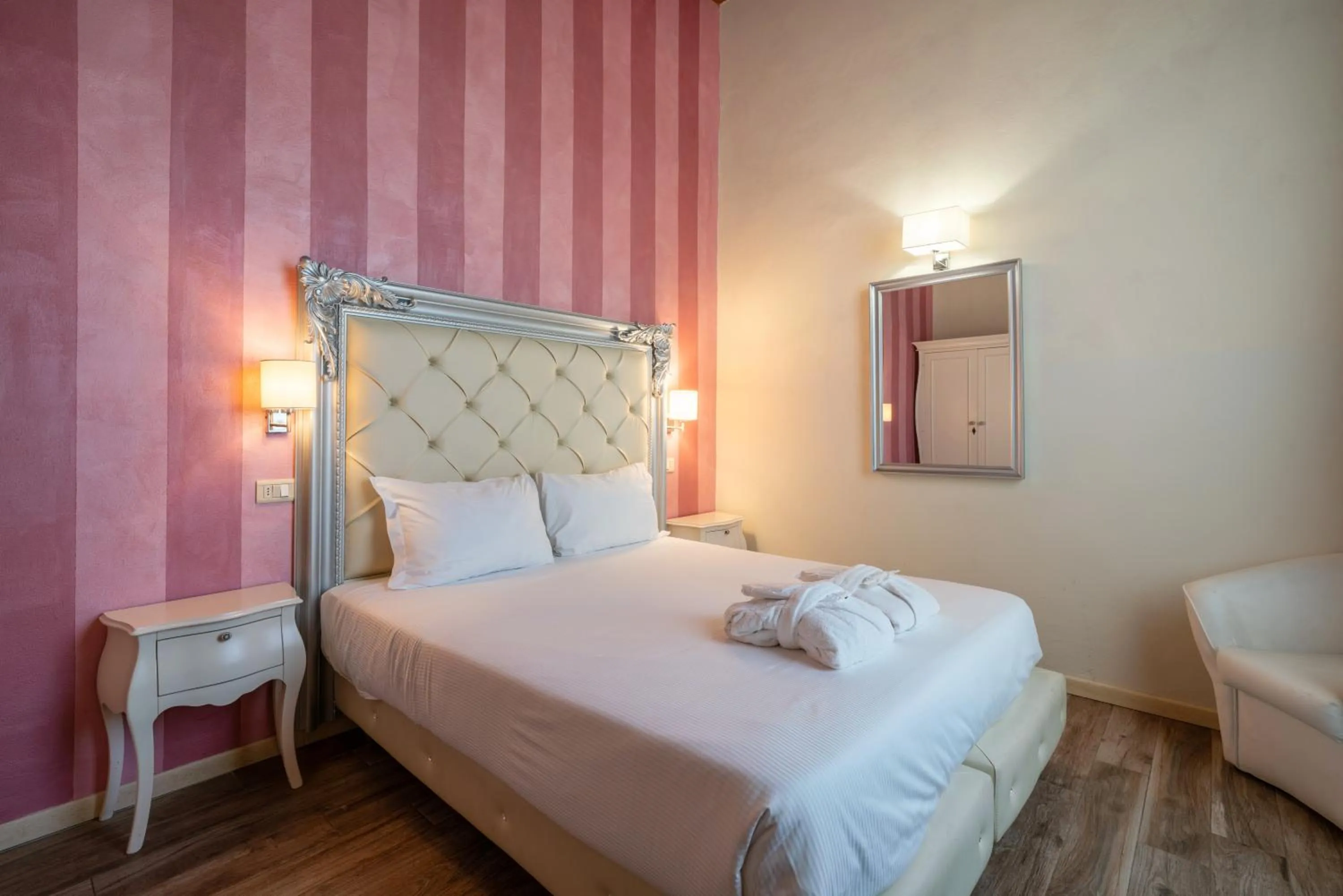 Bedroom, Bed in Residenza Conte di Cavour & Rooftop - dBe Hotels