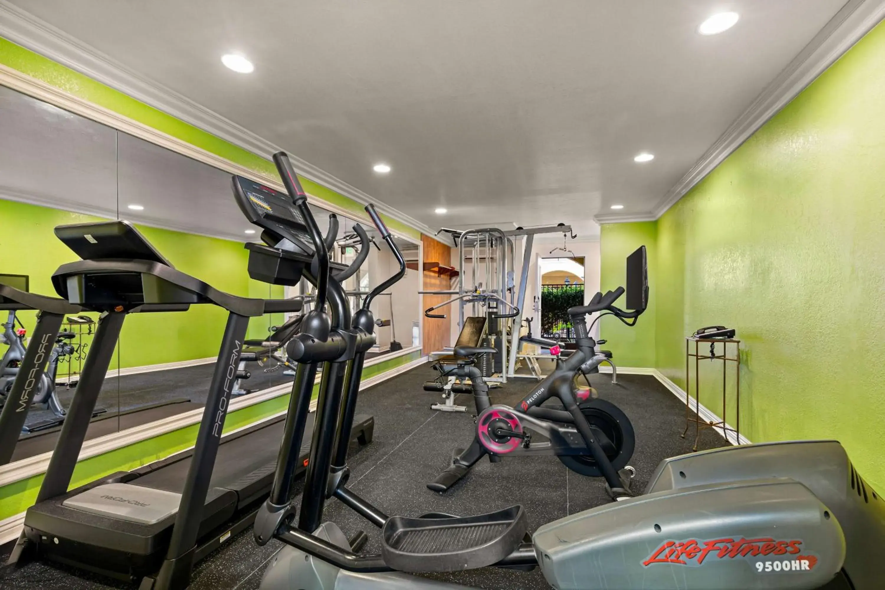 Fitness centre/facilities in Best Western Moreno Hotel & Suites Fitness centre/facilities in Best Western Moreno Hotel & Suites