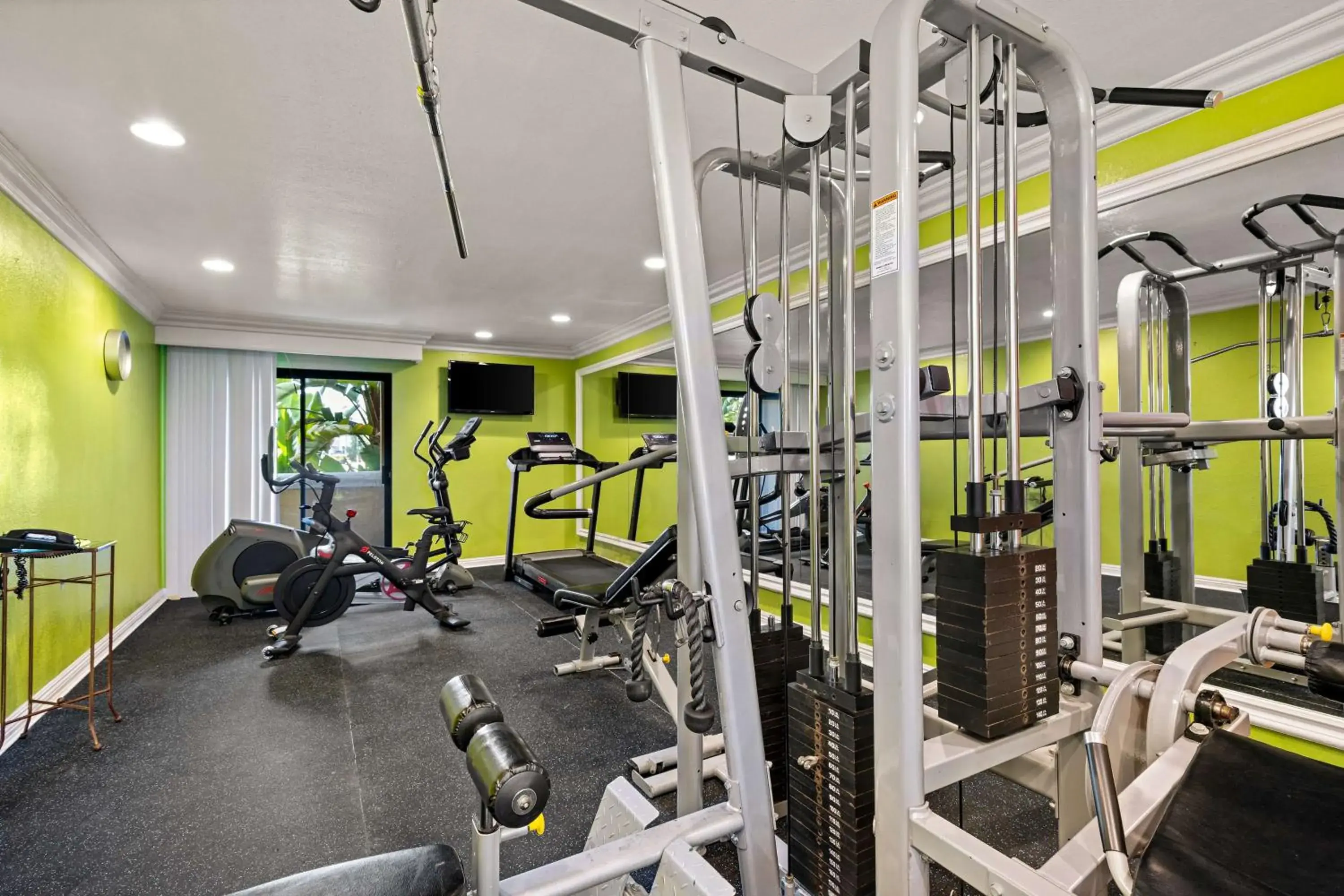 Fitness centre/facilities in Best Western Moreno Hotel & Suites Fitness centre/facilities in Best Western Moreno Hotel & Suites
