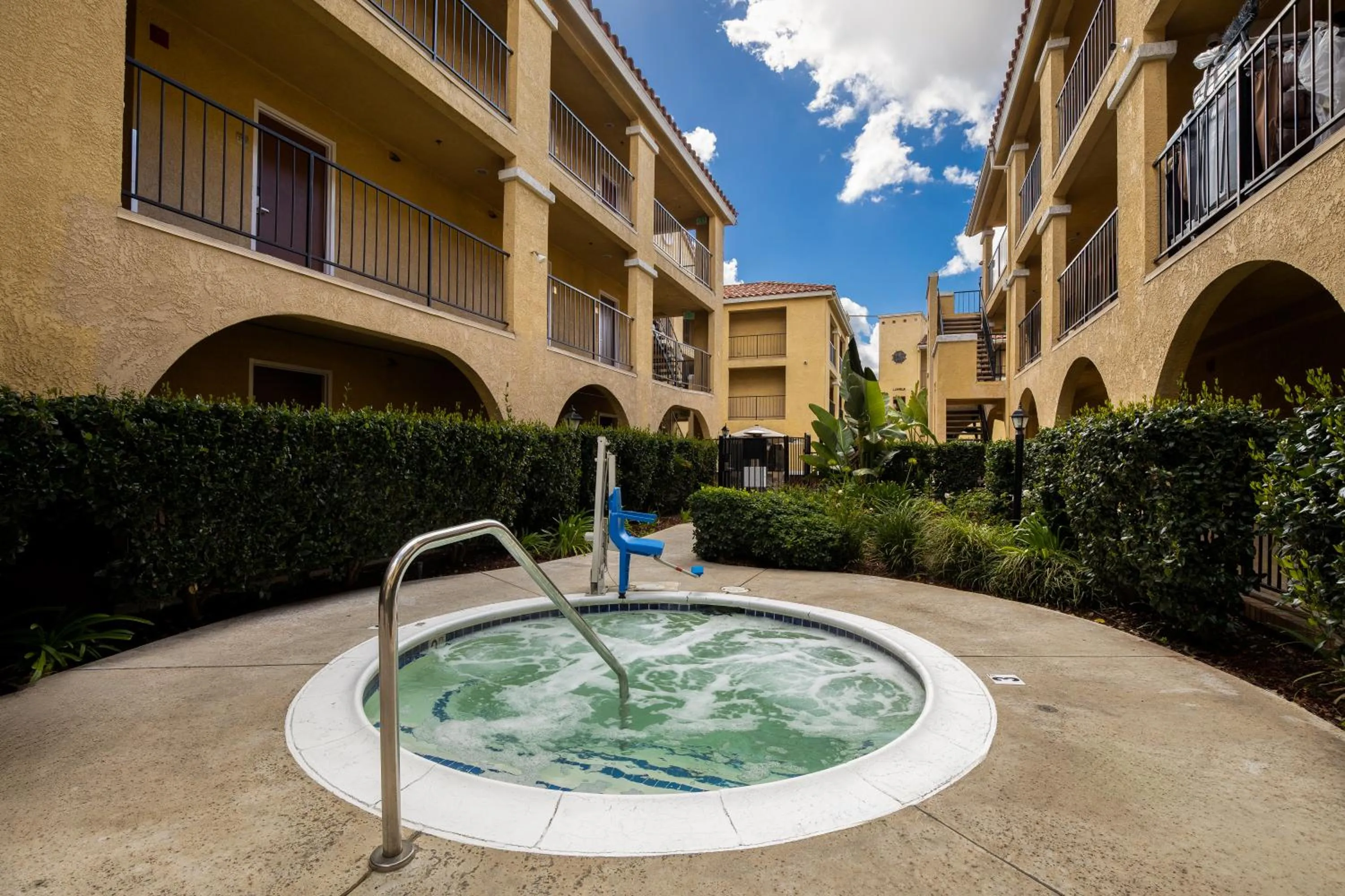 Hot Tub in Best Western Moreno Hotel & Suites