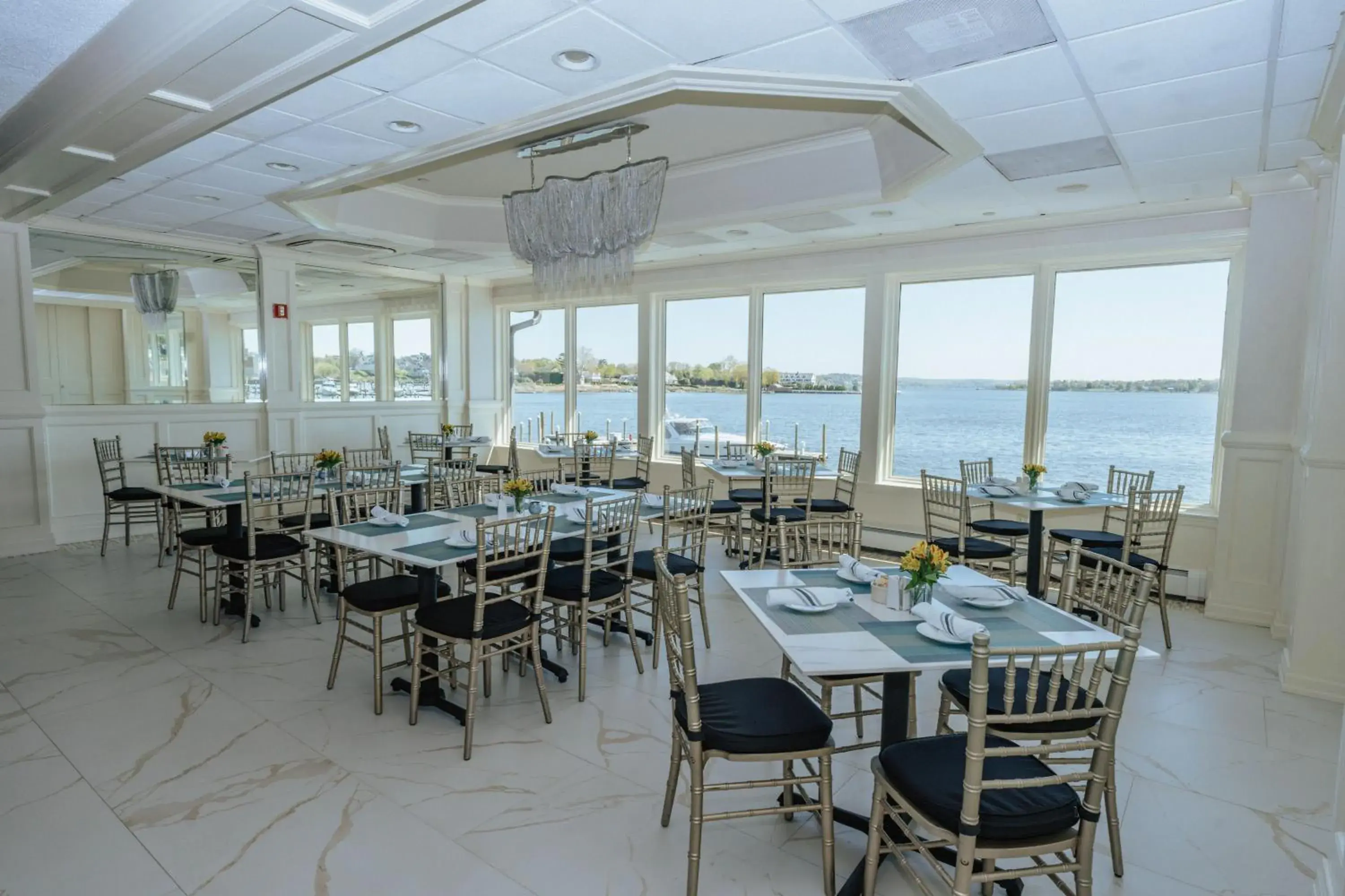 Restaurant/places to eat in Oyster Point Hotel Restaurant/places to eat in Oyster Point Hotel