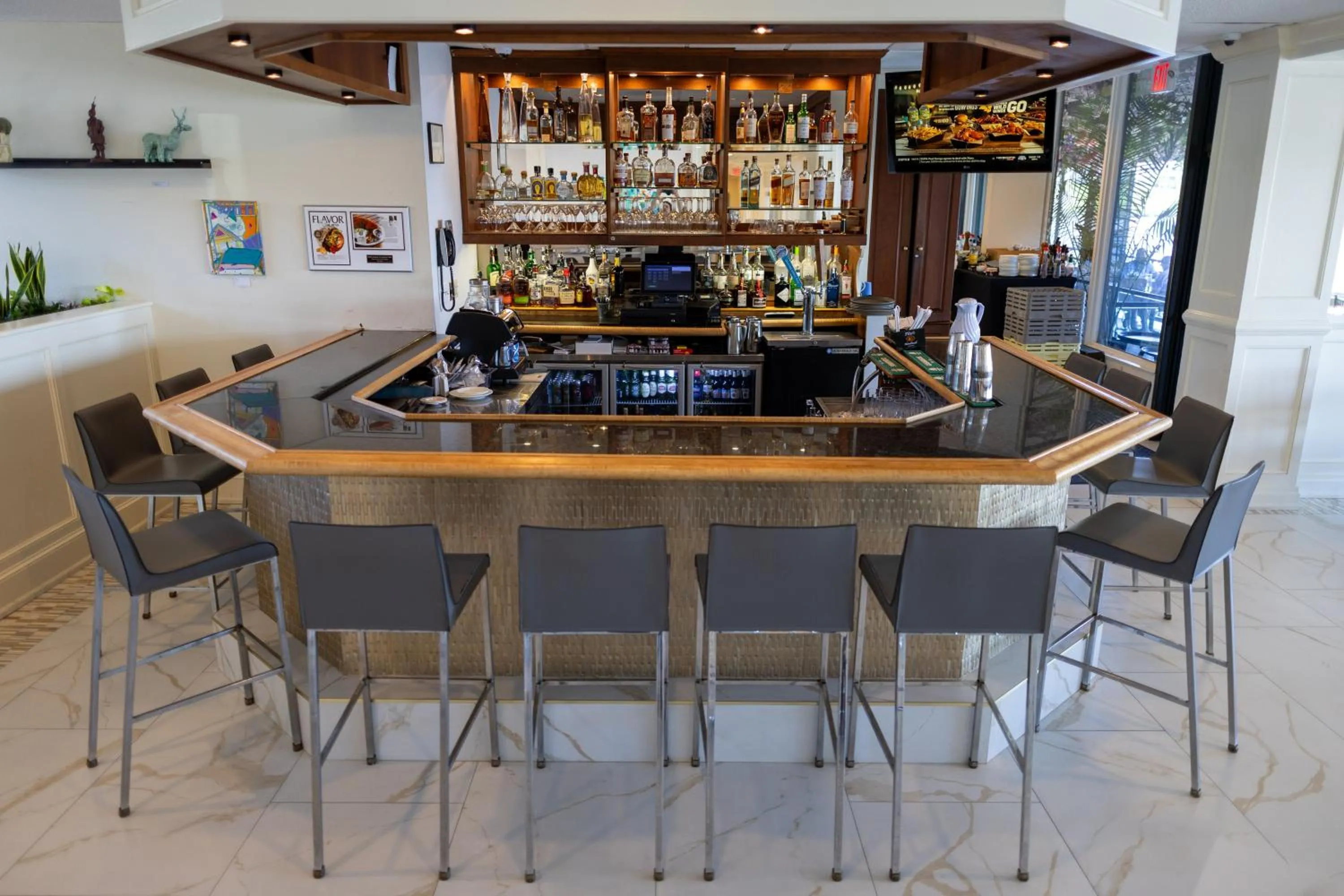 Lounge or bar in Oyster Point Hotel