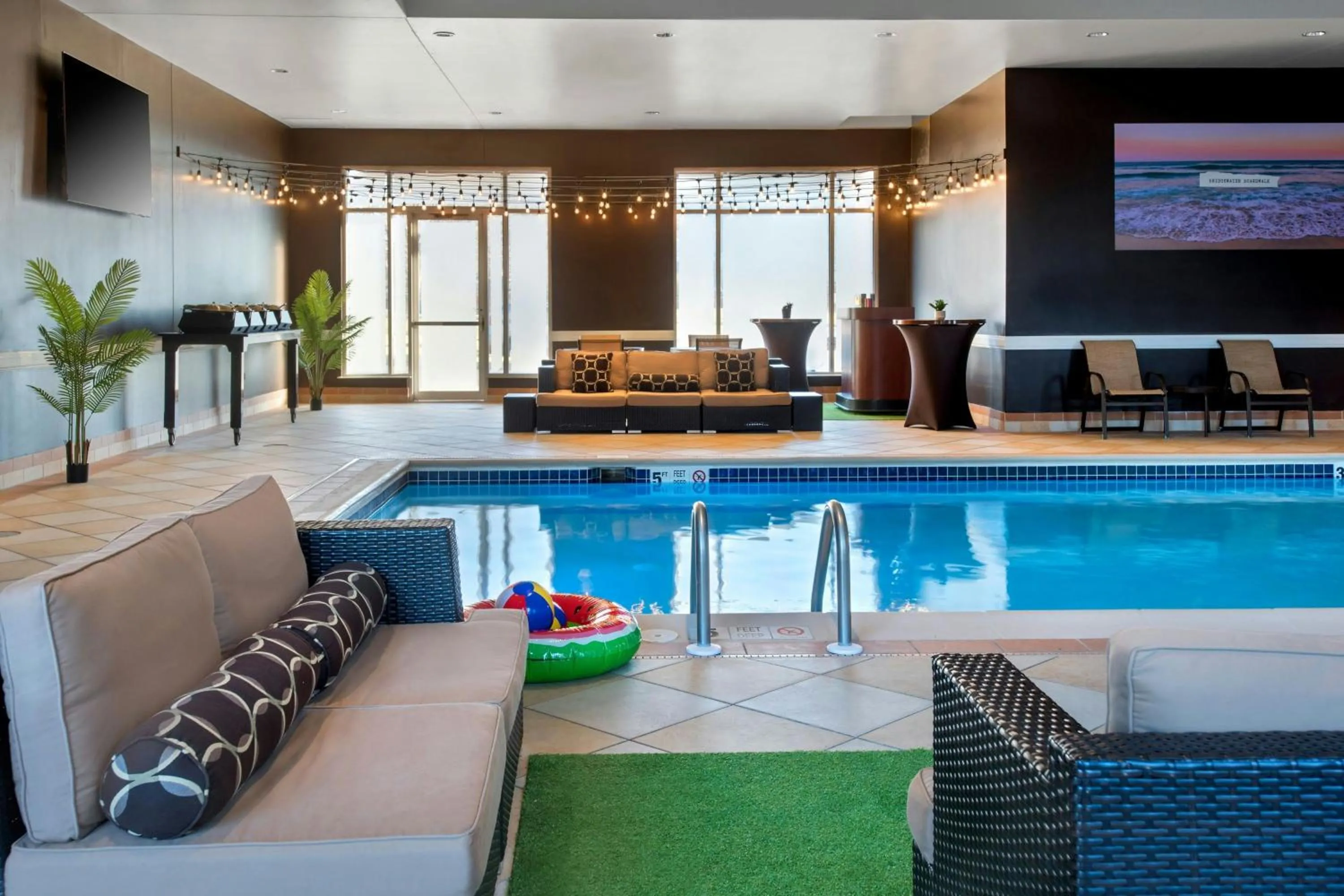 Swimming pool in Bridgewater Marriott