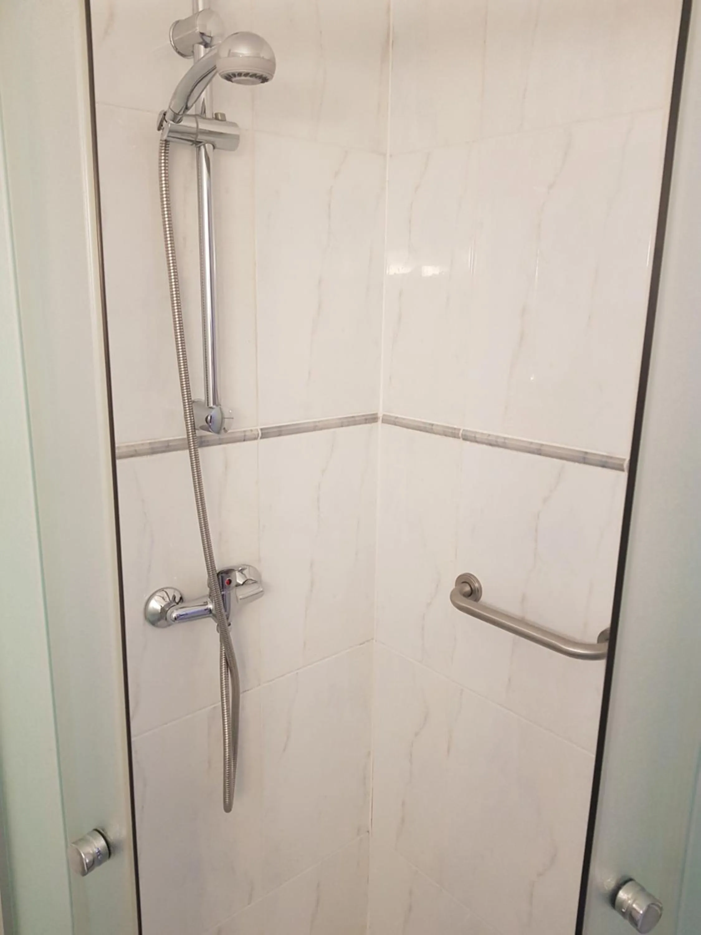 Shower in Motel Duet