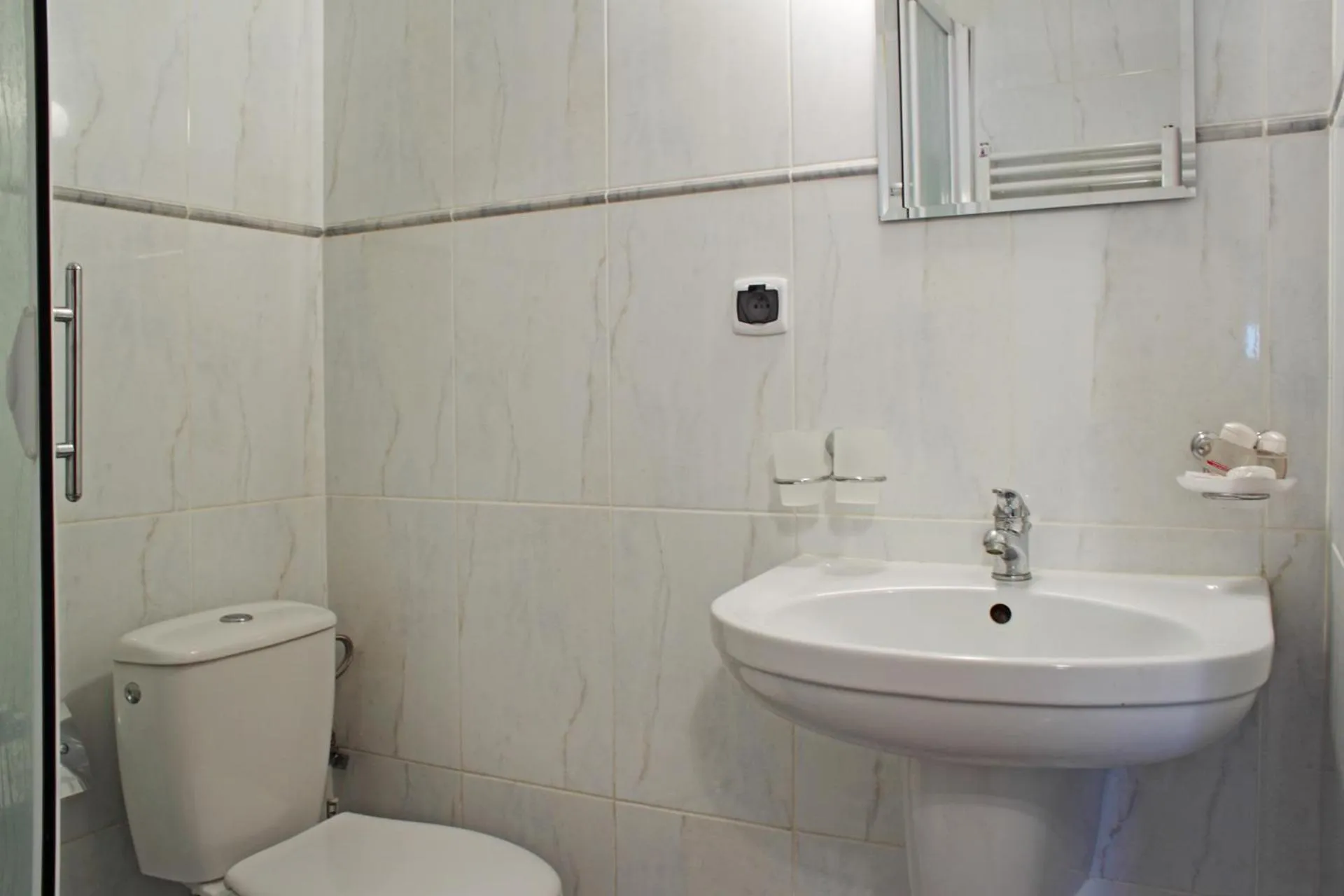 Toilet in Motel Duet