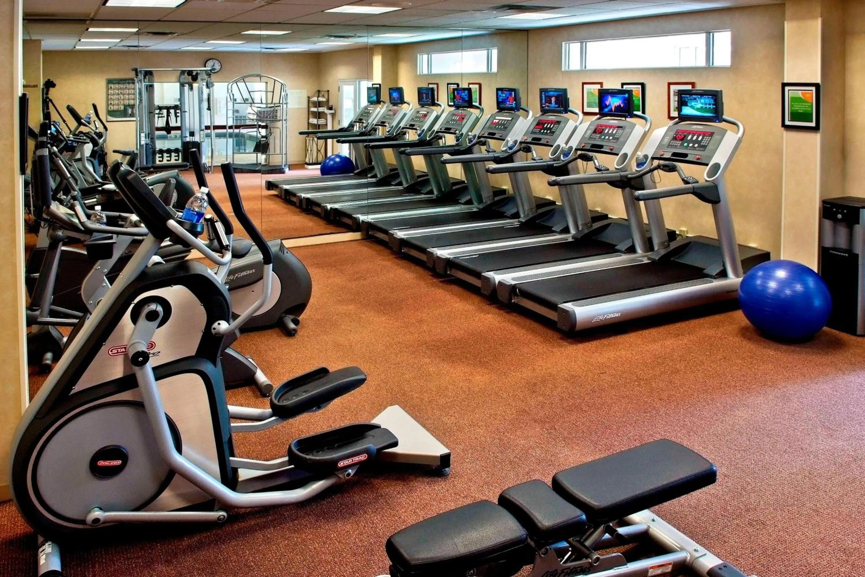 Fitness centre/facilities in Courtyard by Marriott Basking Ridge