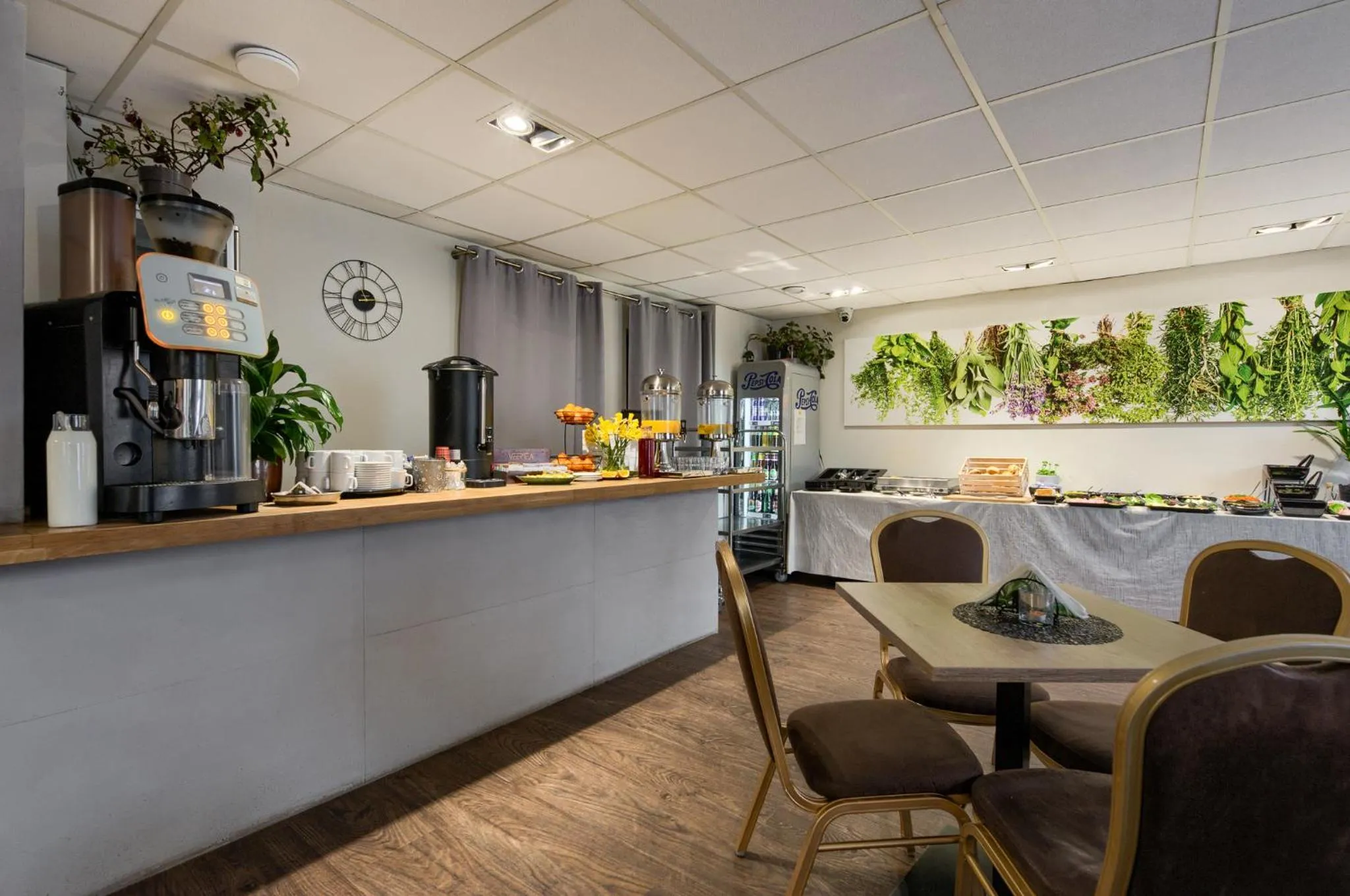 Restaurant/places to eat in Jantar Resort