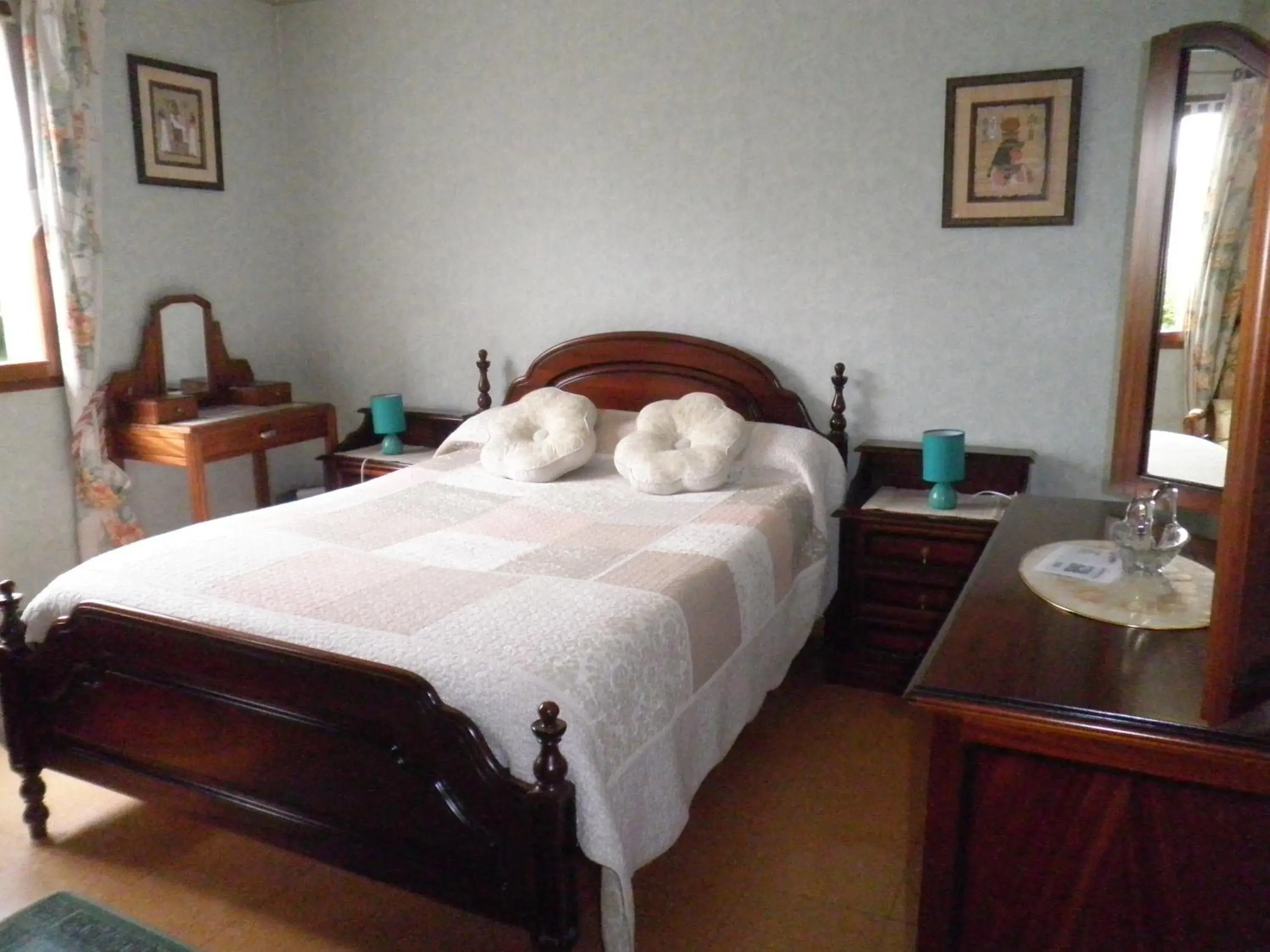 Double Room in Chambres d'hôtes Les Nefliers Double Room in Chambres d'hôtes Les Nefliers