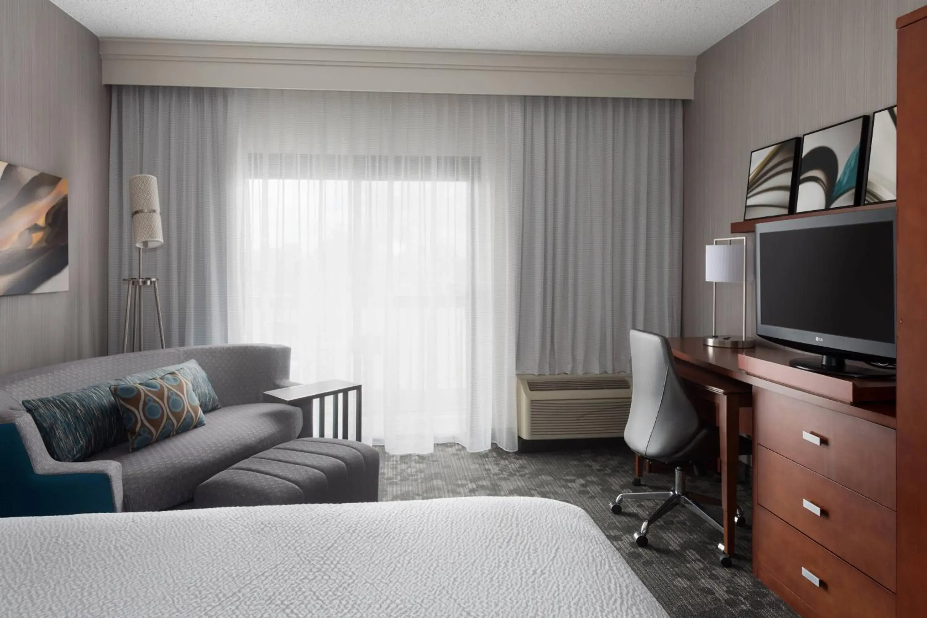 King Room with Sofa Bed in Courtyard Syracuse Carrier Circle King Room with Sofa Bed in Courtyard Syracuse Carrier Circle