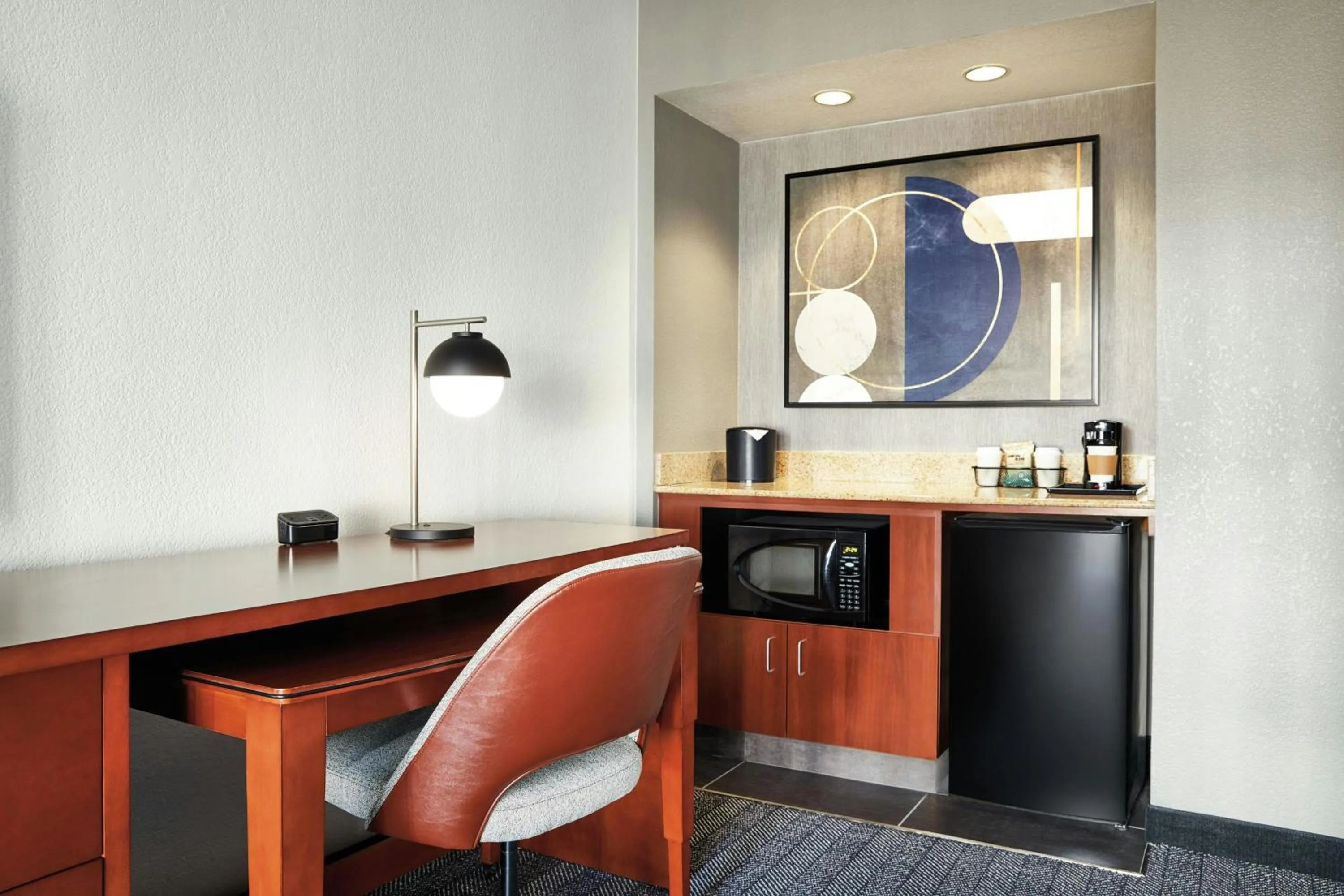 Lounge or bar in Courtyard St. Louis Westport Plaza