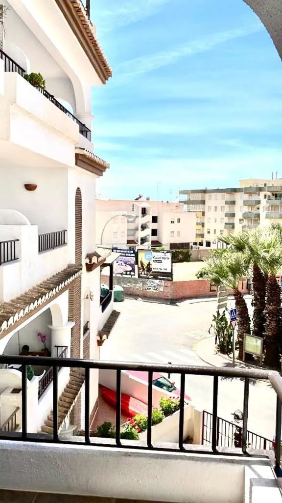 Apartamento con vista al mar a 3 minutos de la playa! Spacious Beach Apartment 3 min to the beach