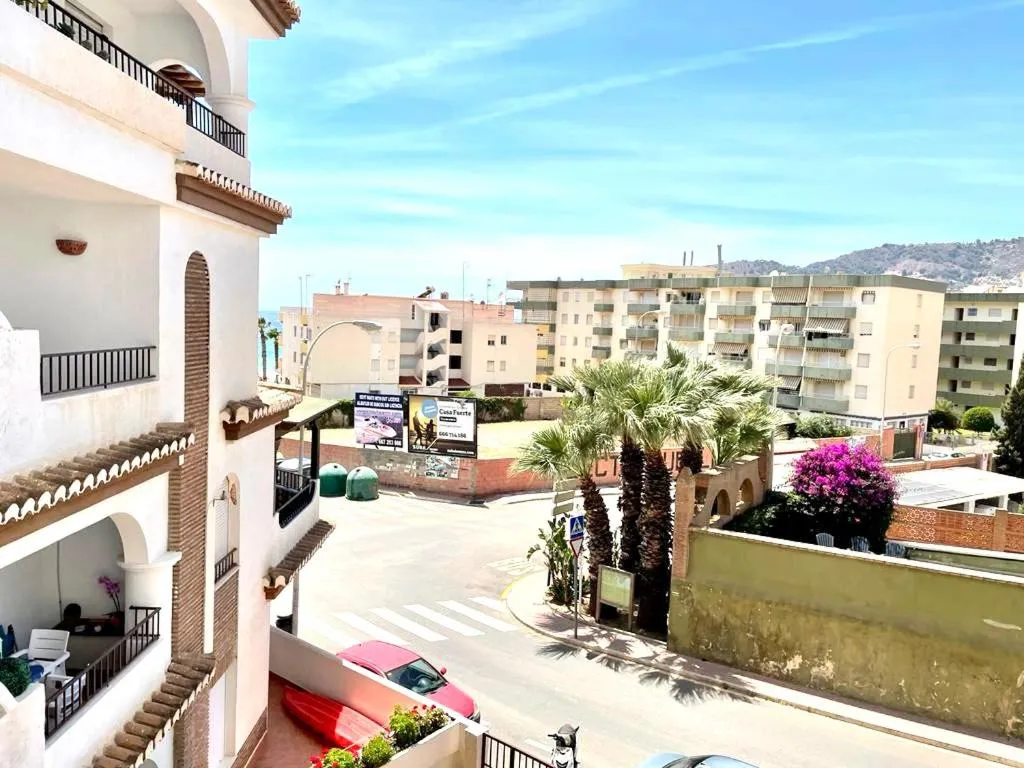 Apartamento con vista al mar a 3 minutos de la playa! Spacious Beach Apartment 3 min to the beach