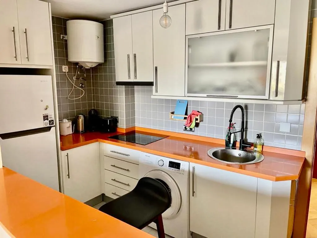 Apartamento con vista al mar a 3 minutos de la playa! Spacious Beach Apartment 3 min to the beach