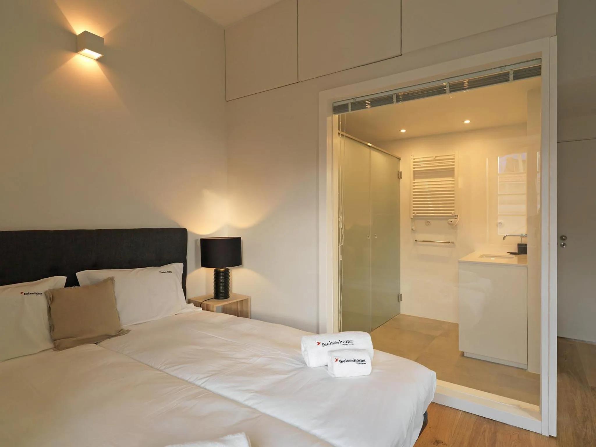 Bed in FLH Seaside Luxury House in Porto