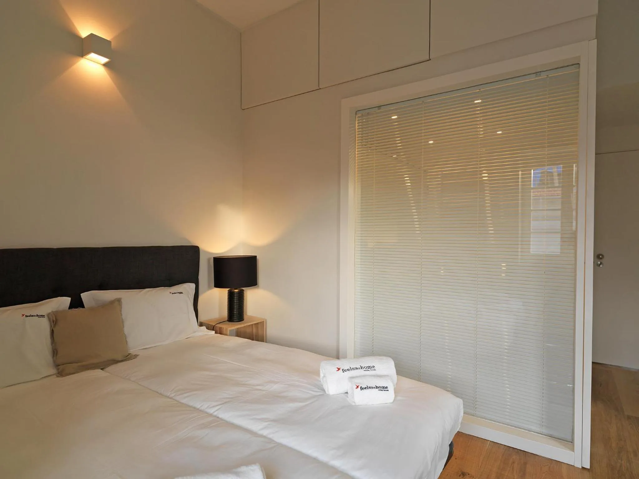 Bed in FLH Seaside Luxury House in Porto
