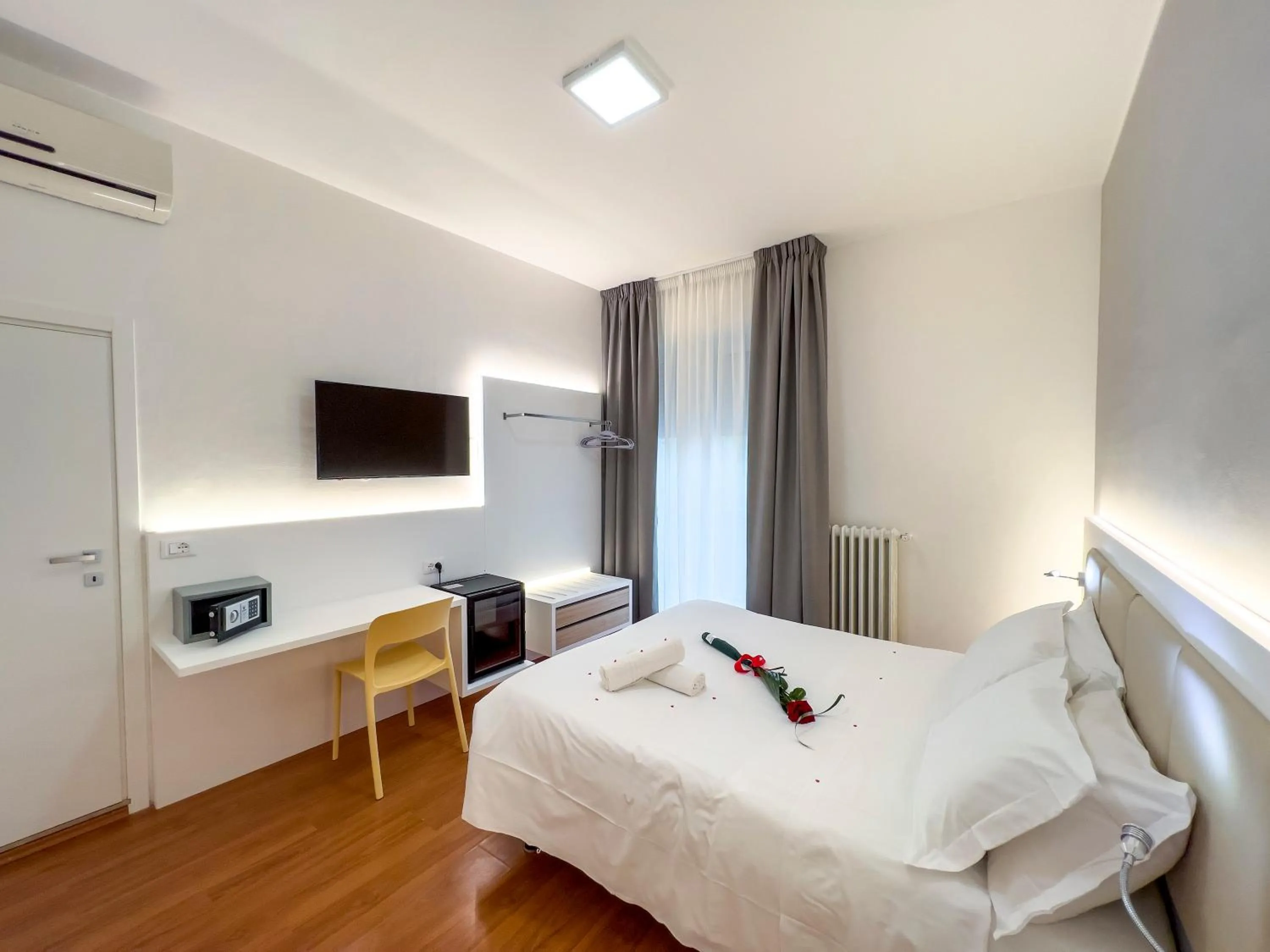 Bedroom, Bed in Hotel Gran Sasso & SPA