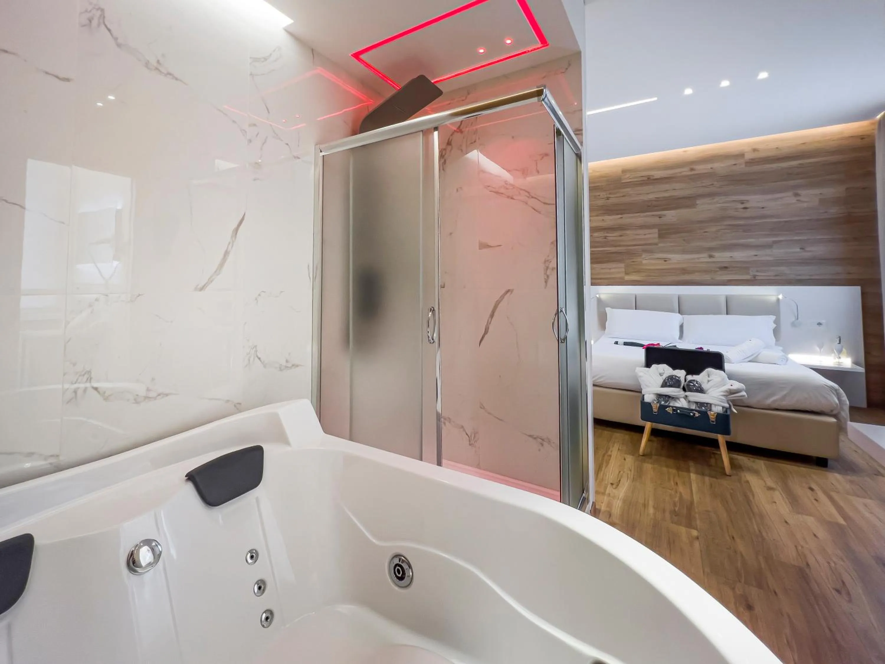 Shower, Bed in Hotel Gran Sasso & SPA