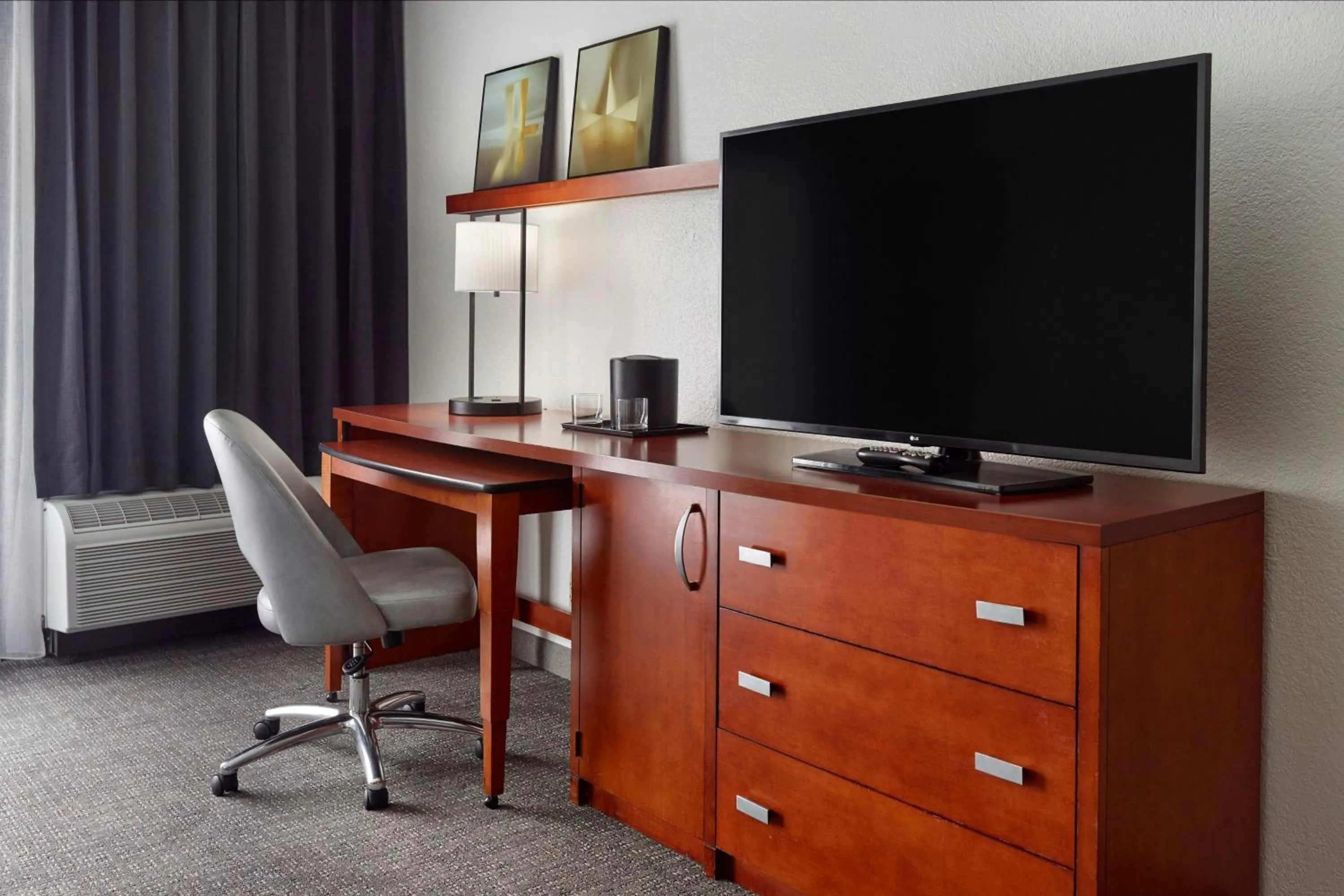 Photo of the whole room in Courtyard by Marriott Tallahassee Downtown/Capital