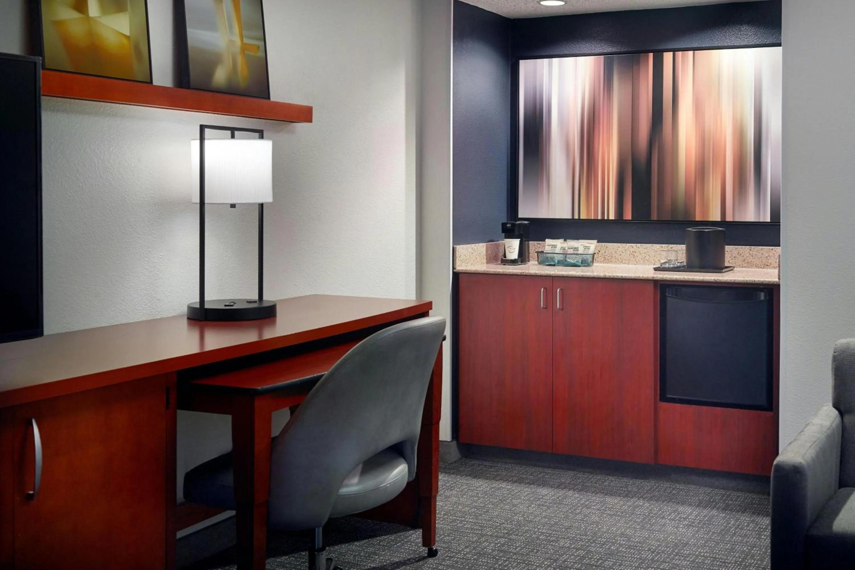 Living room in Courtyard by Marriott Tallahassee Downtown/Capital