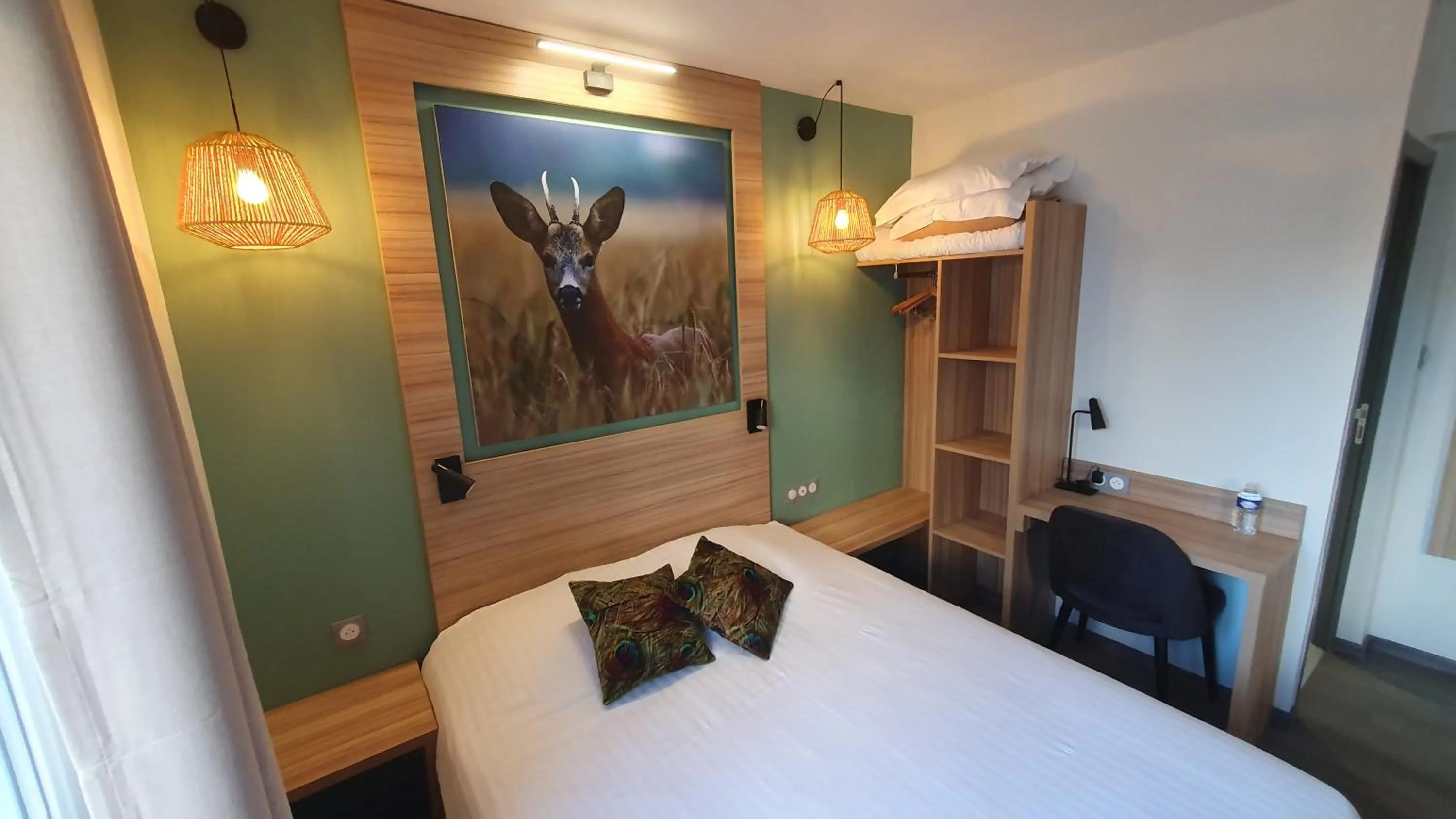 Bed in Logis Hôtel - Les Pasteliers