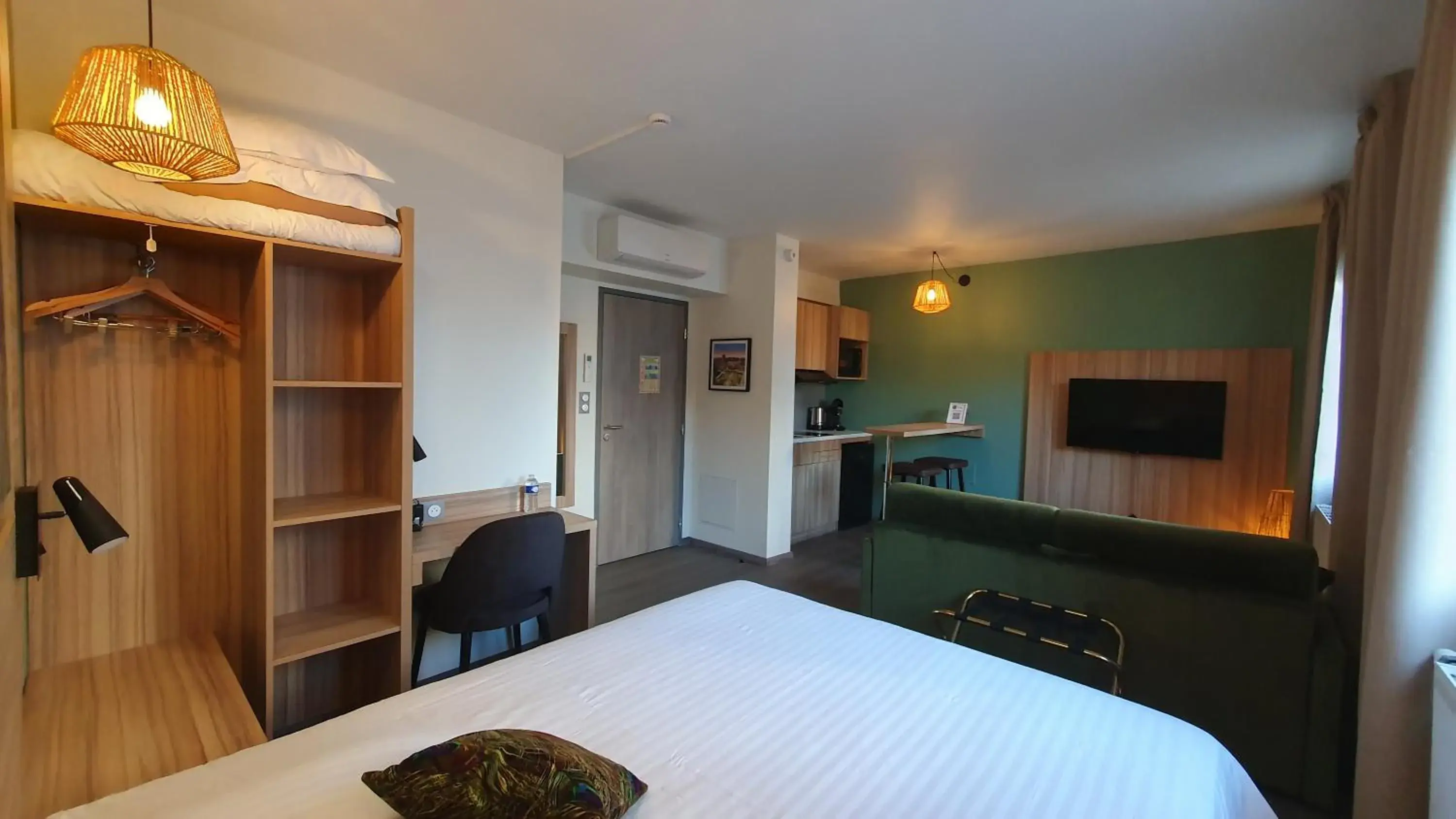 Bed in Logis Hôtel - Les Pasteliers Bed in Logis Hôtel - Les Pasteliers