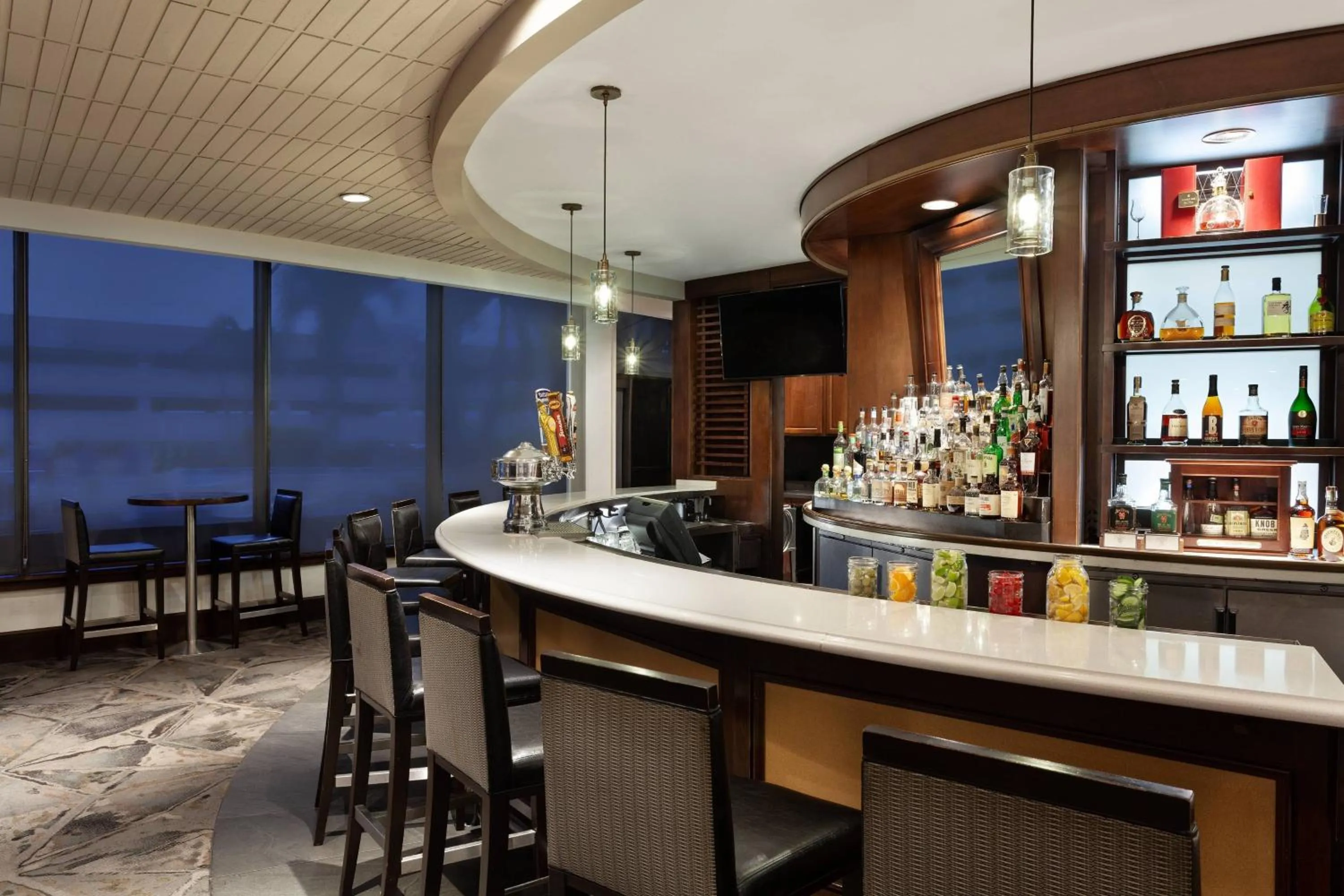 Lounge or bar in Tampa Airport Marriott