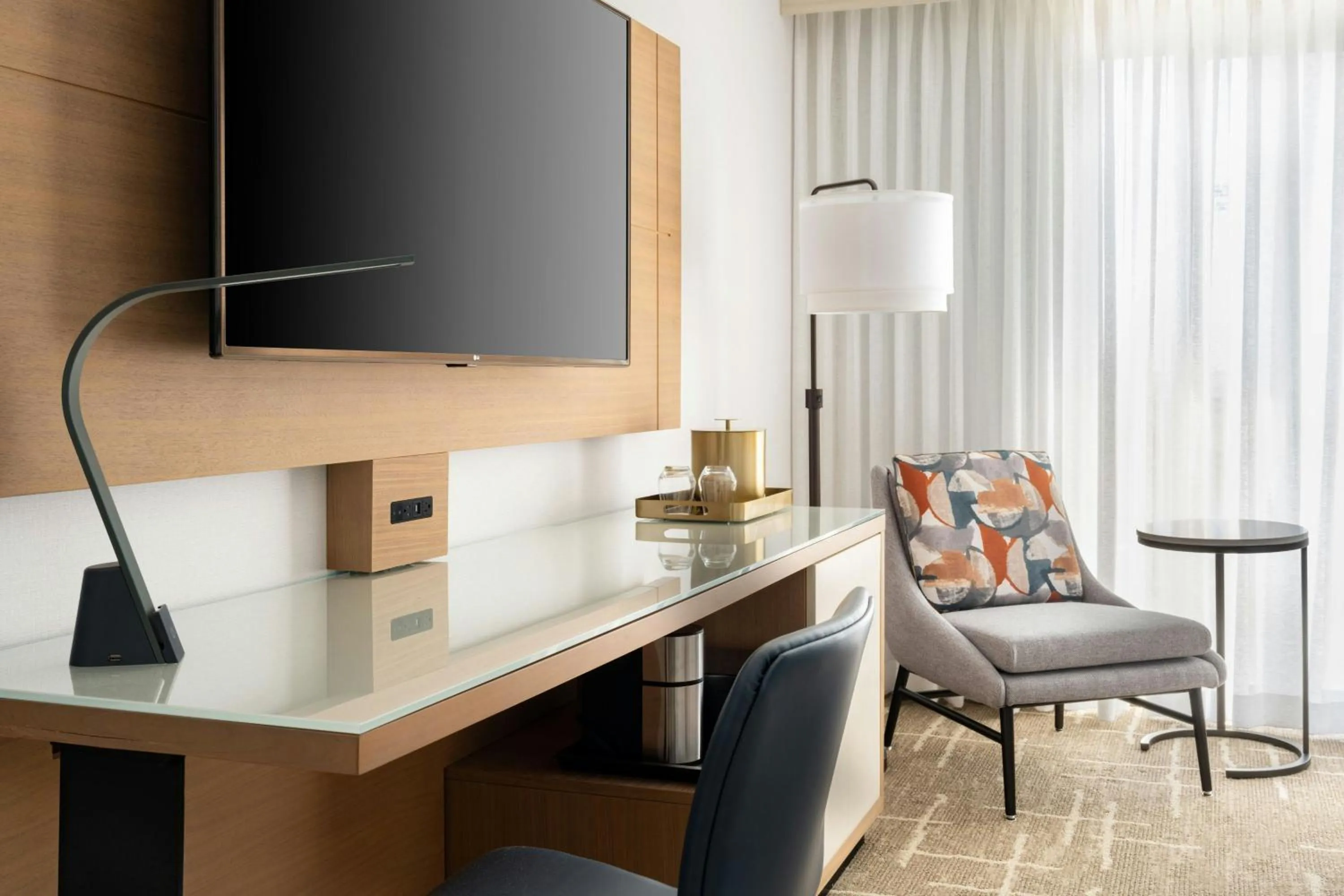 Photo of the whole room in Tampa Airport Marriott