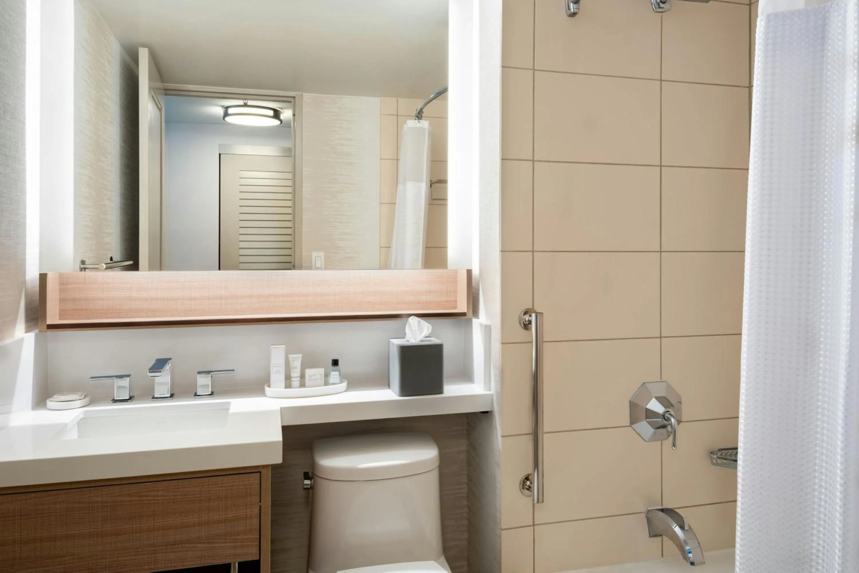 Bathroom in Tampa Airport Marriott