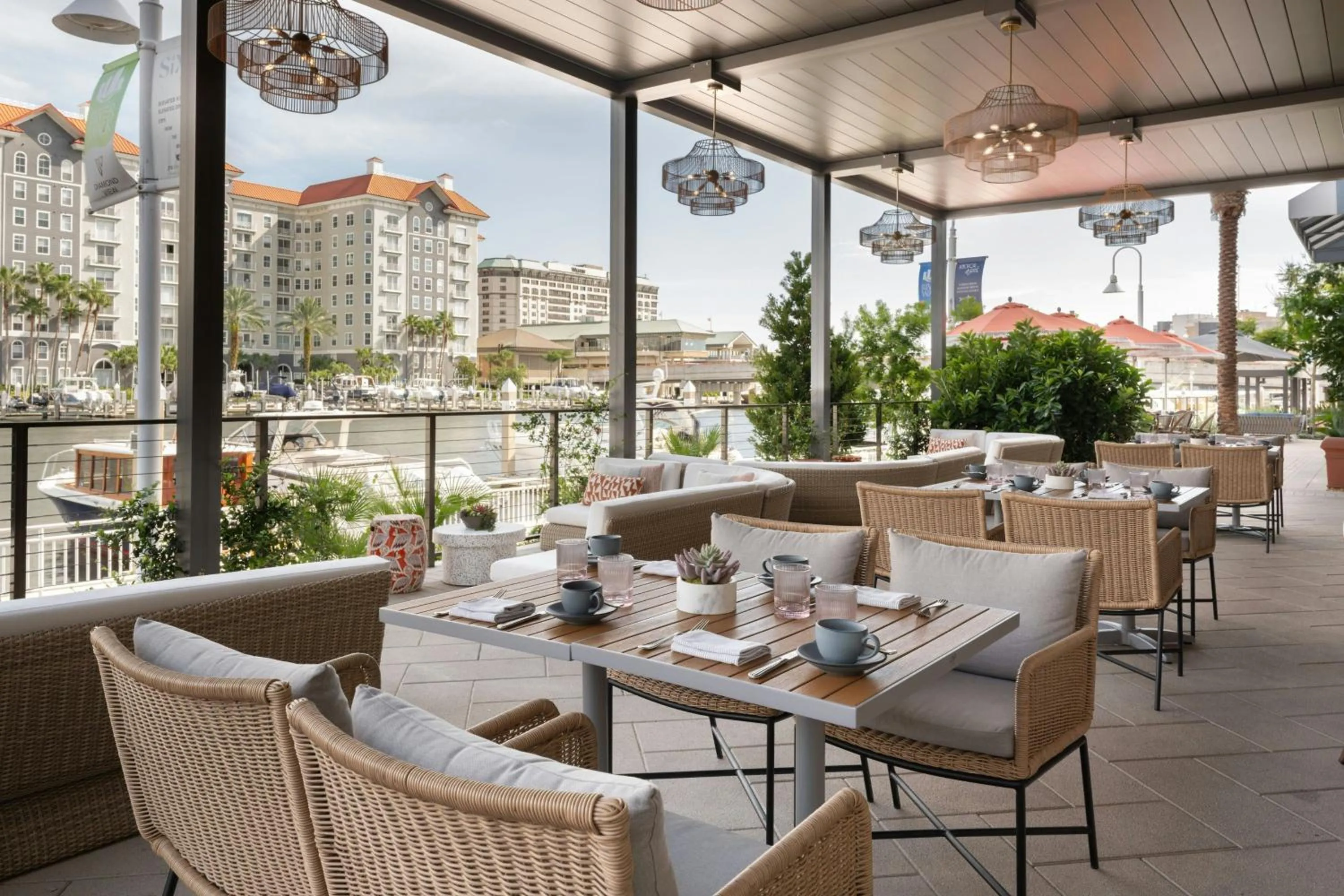 Restaurant/places to eat in Tampa Marriott Water Street