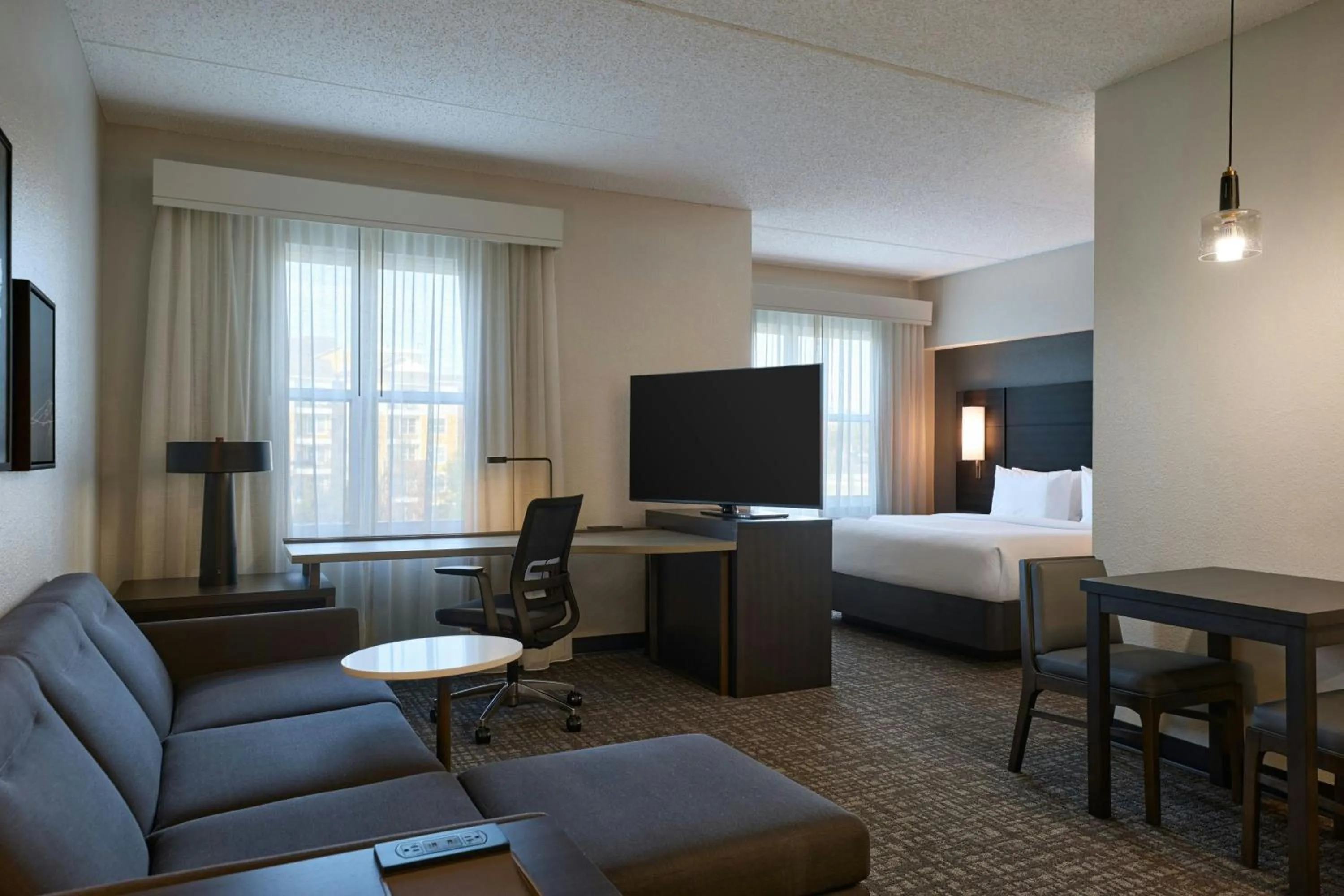 Photo of the whole room, Bed in Residence Inn by Marriott Tallahassee Universities at the Capitol