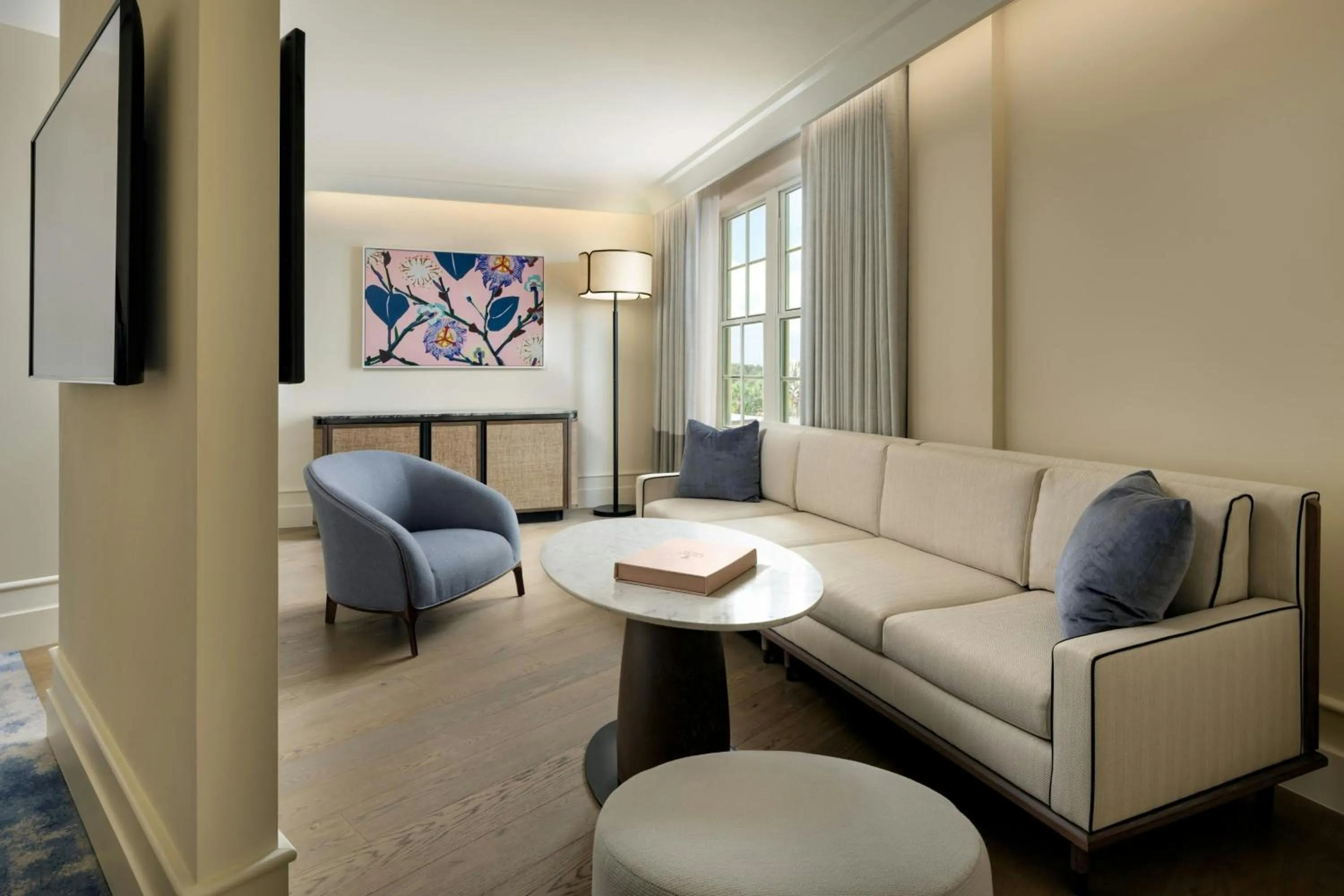 Living room in The Vinoy Resort & Golf Club, Autograph Collection