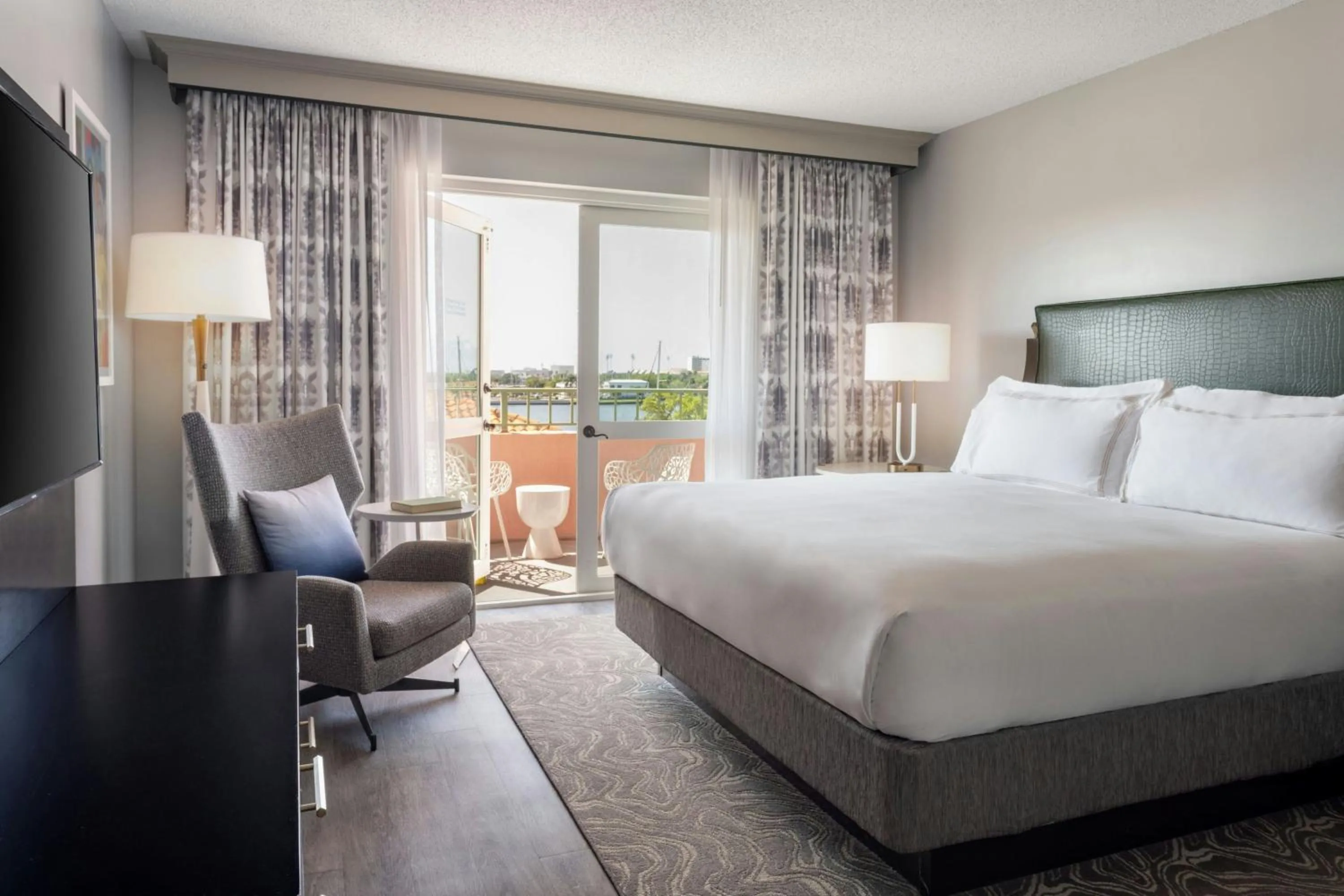 Photo of the whole room, Bed in The Vinoy Resort & Golf Club, Autograph Collection