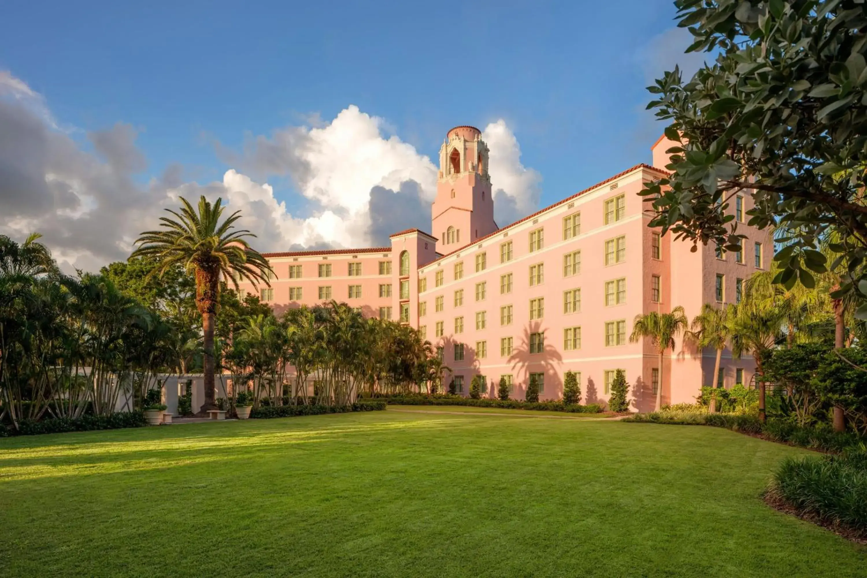 Property building in The Vinoy Resort & Golf Club, Autograph Collection Property building in The Vinoy Resort & Golf Club, Autograph Collection