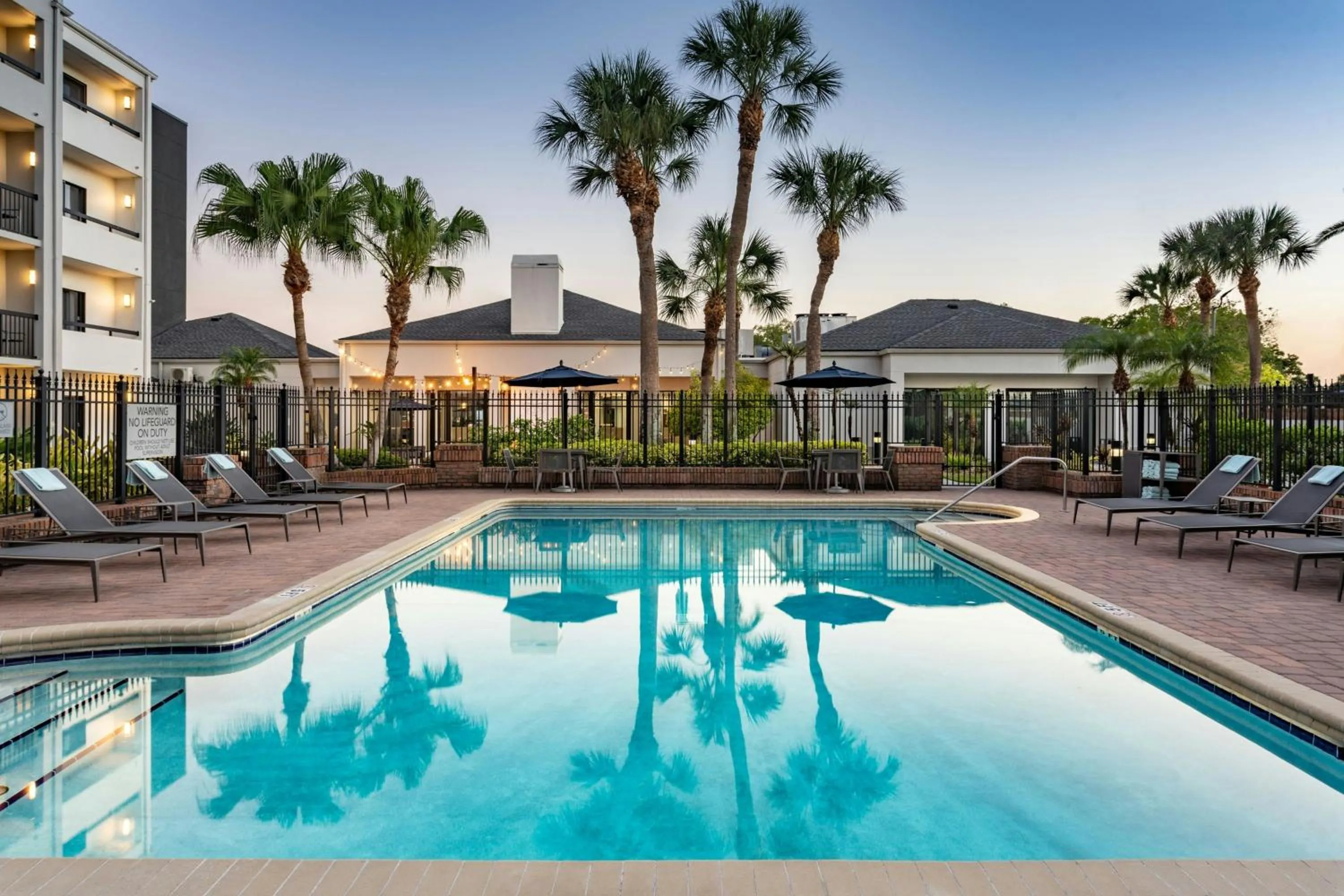 Swimming pool in Courtyard Tampa Westshore/Airport
