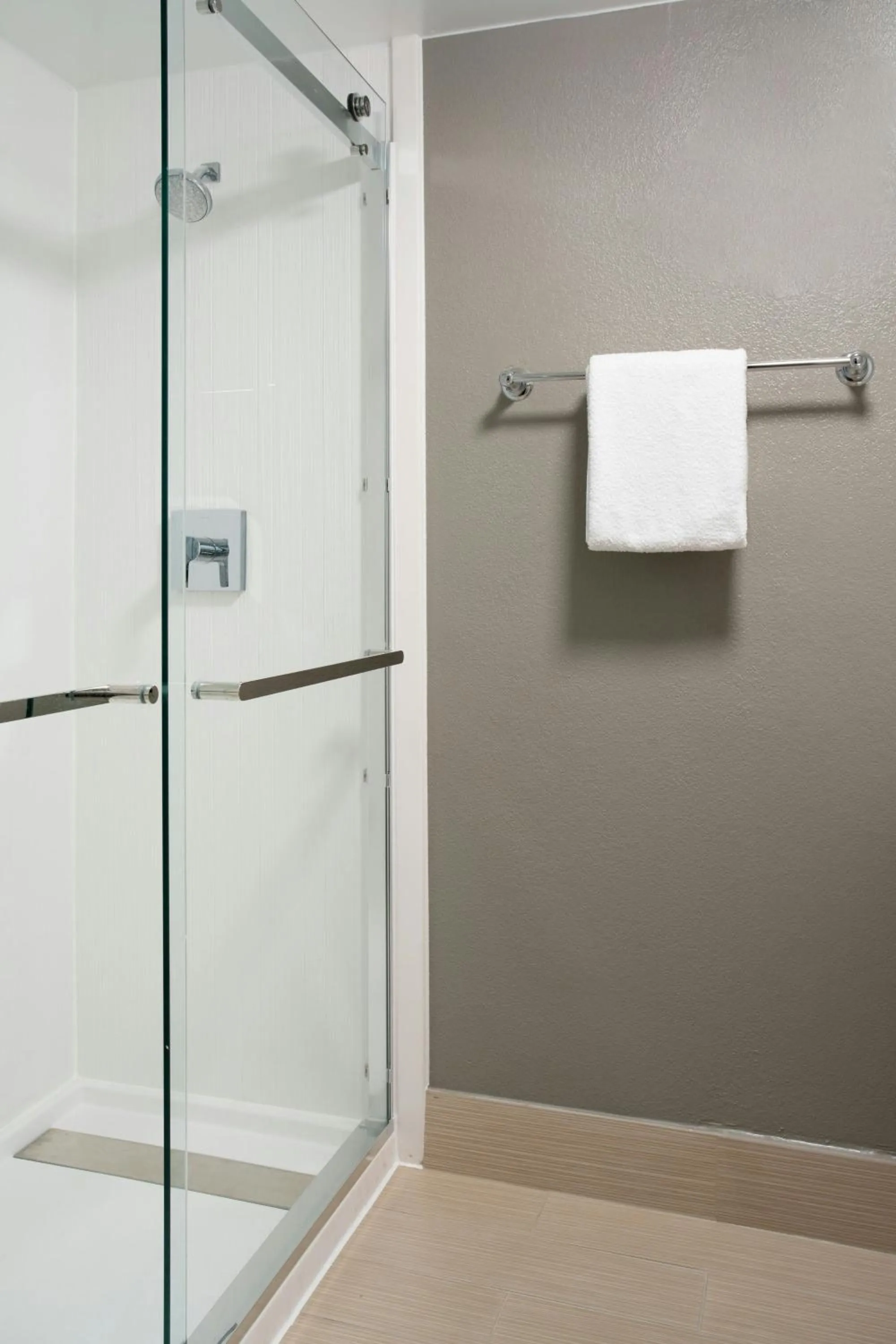 Bathroom in Courtyard Tampa Westshore/Airport