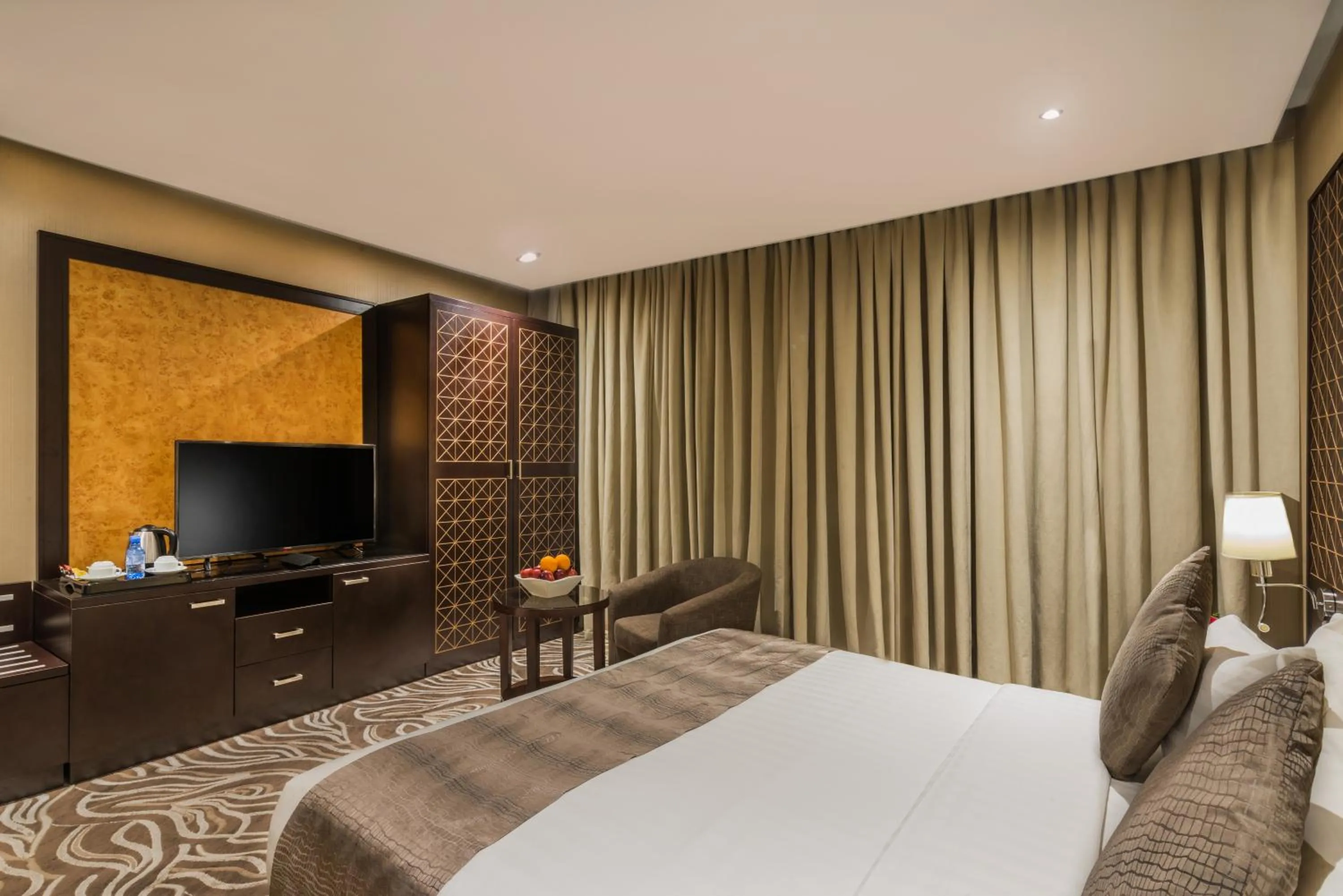 Photo of the whole room, Bed in Naviti Warwick Al Khobar