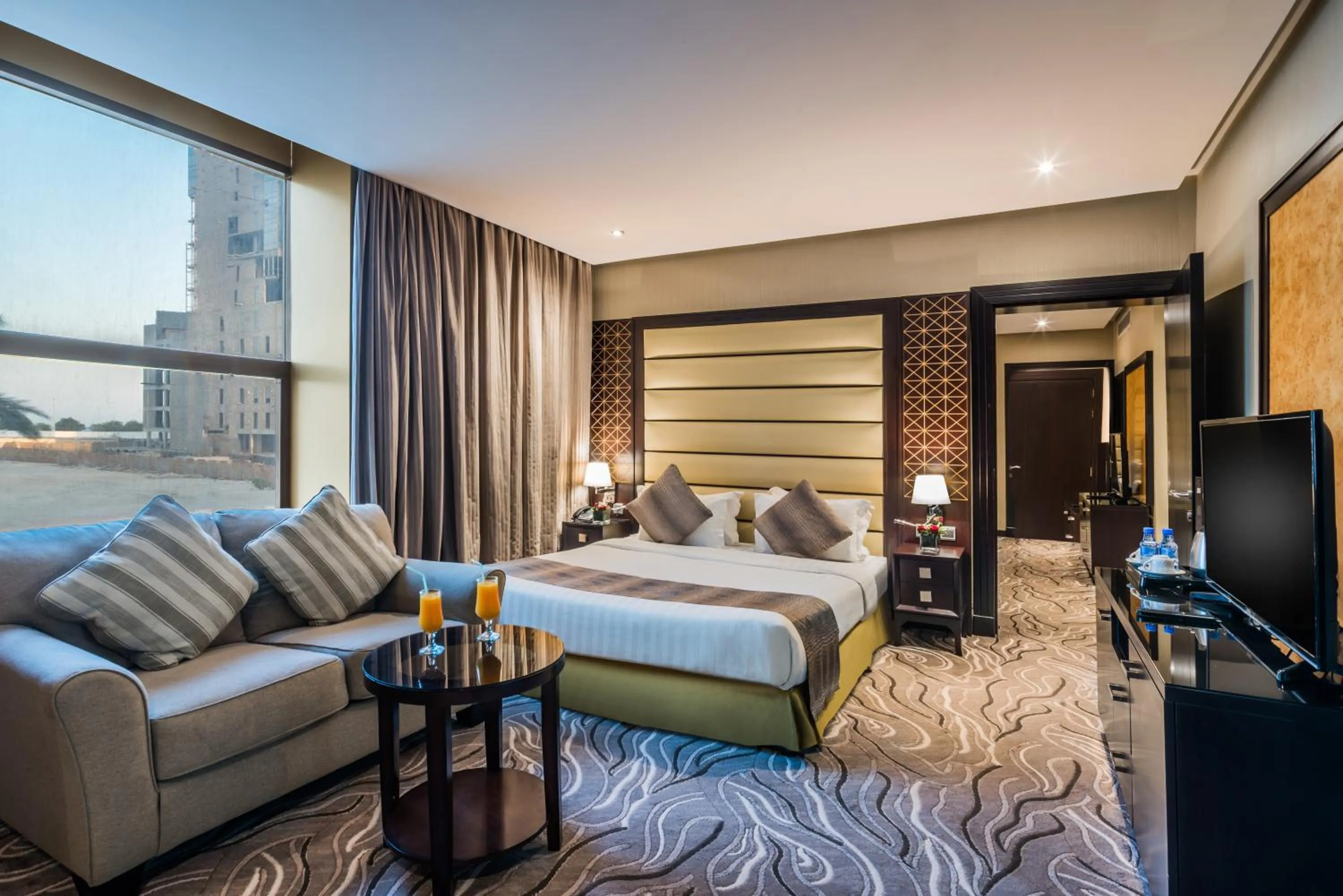 Photo of the whole room, Bed in Naviti Warwick Al Khobar